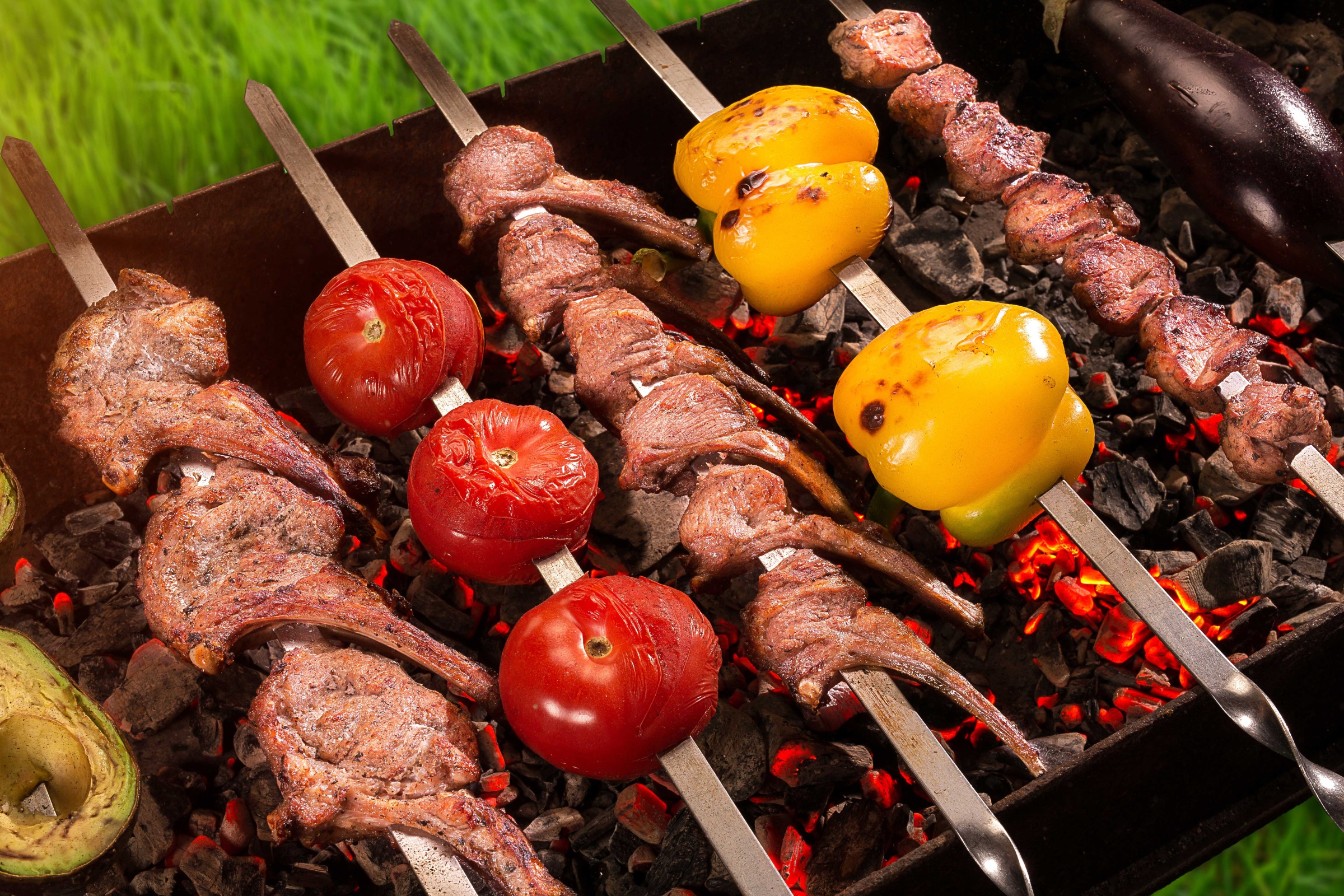 Download mobile wallpaper Food, Pepper, Meat, Tomato, Barbecue for free.