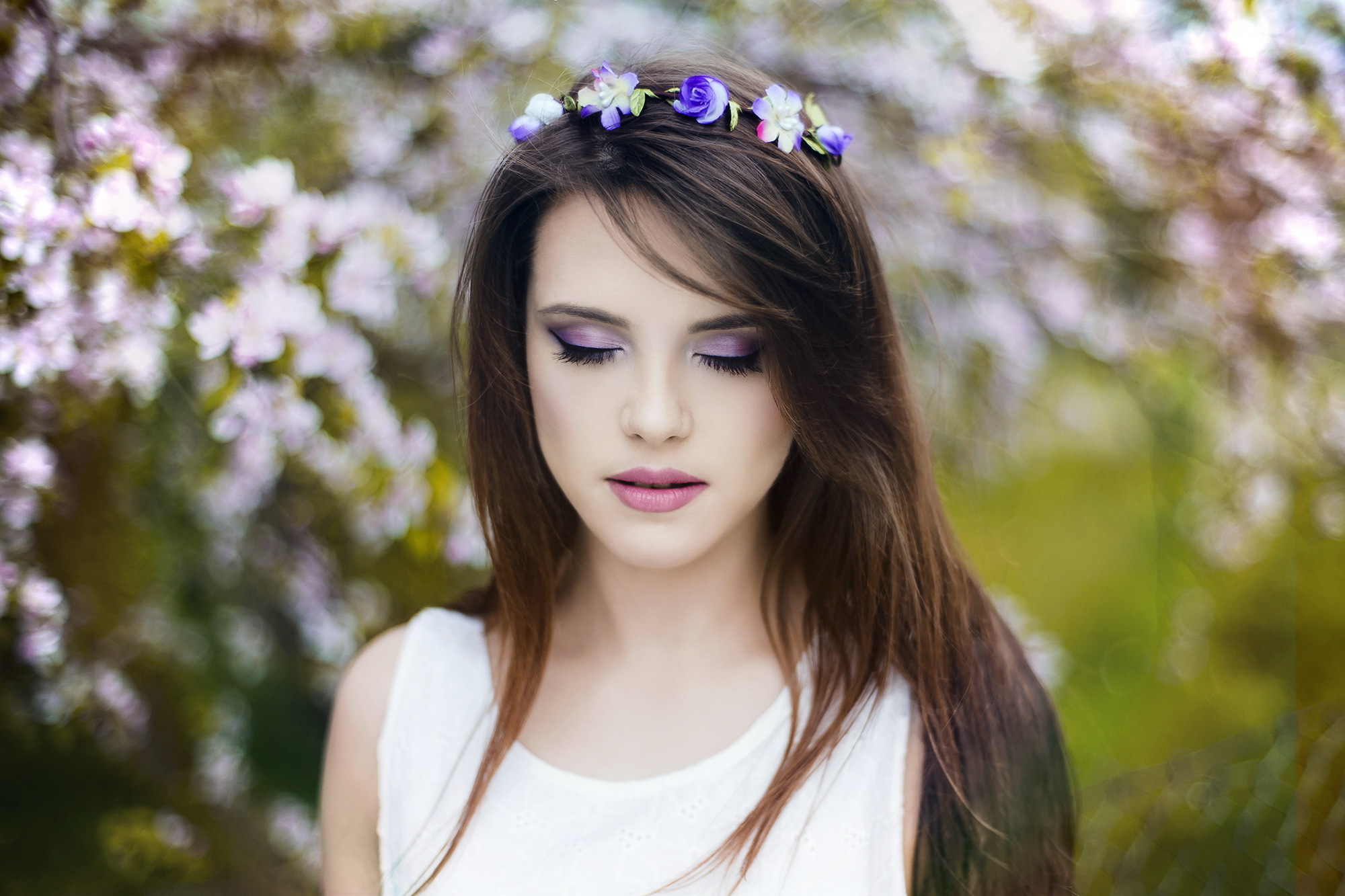 Free download wallpaper Blur, Mood, Wreath, Brunette, Model, Women, Makeup, Blossom on your PC desktop