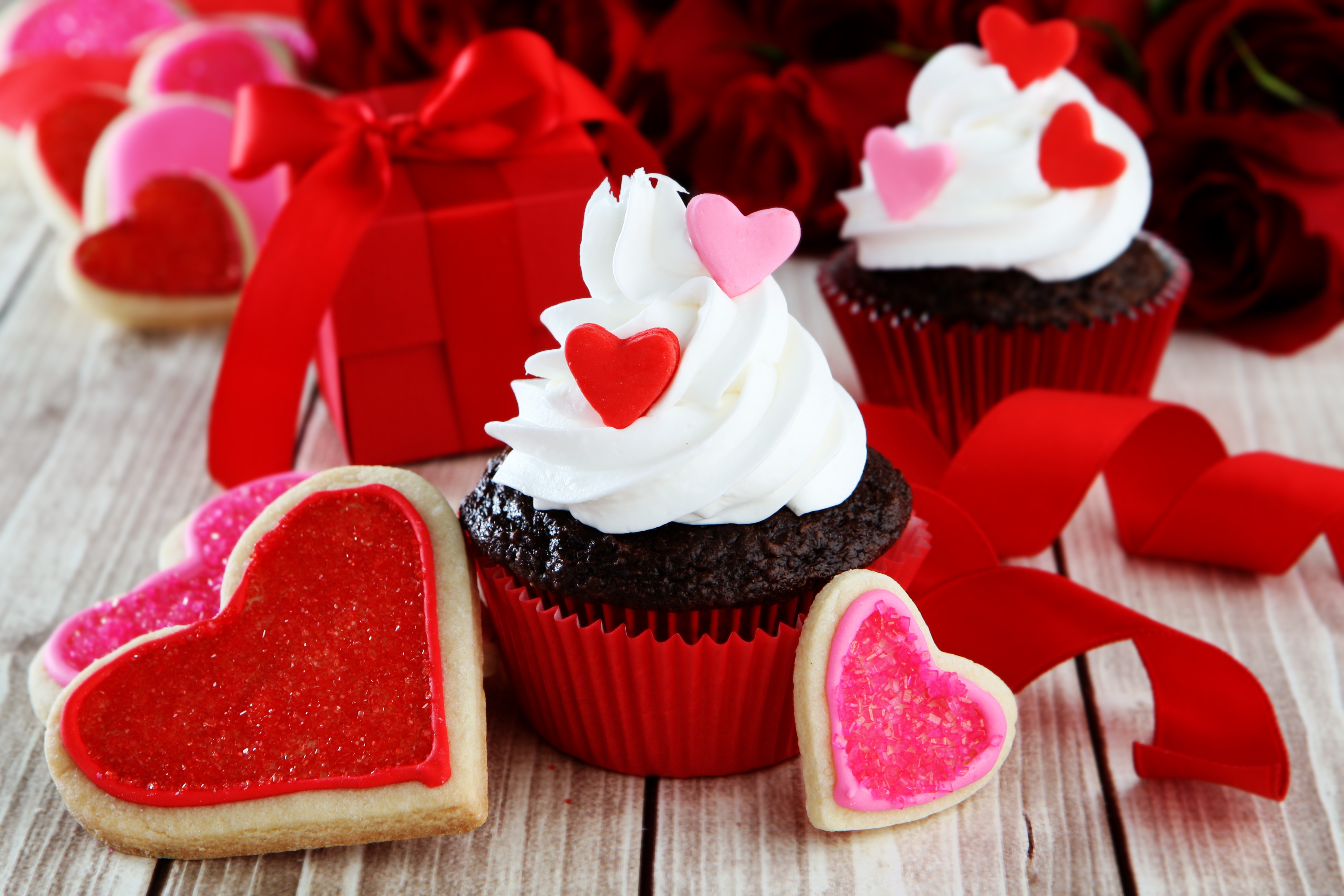 Free download wallpaper Food, Gift, Sweets, Cupcake, Heart Shaped on your PC desktop