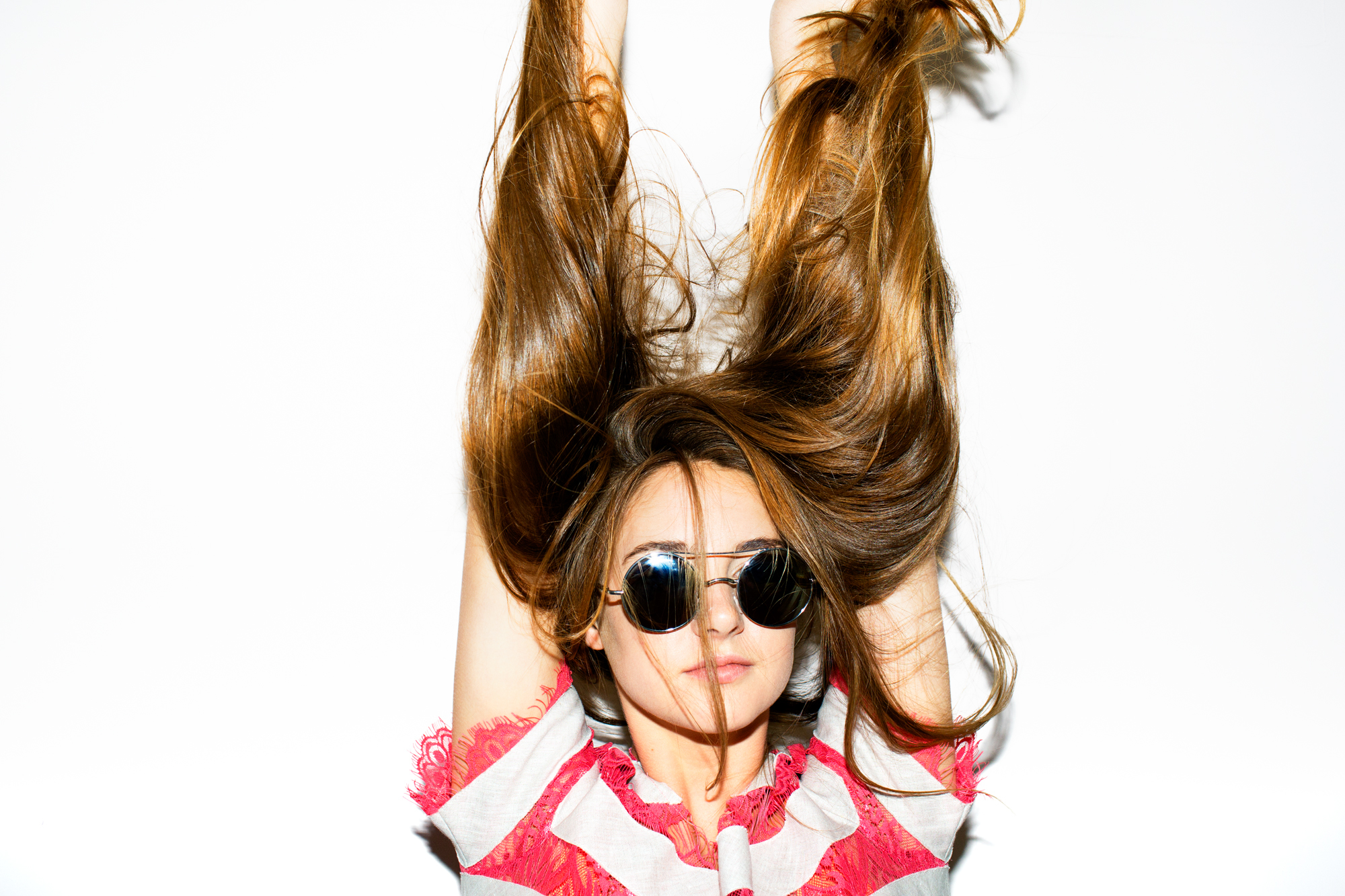 Download mobile wallpaper Brunette, Sunglasses, American, Celebrity, Actress, Shailene Woodley for free.