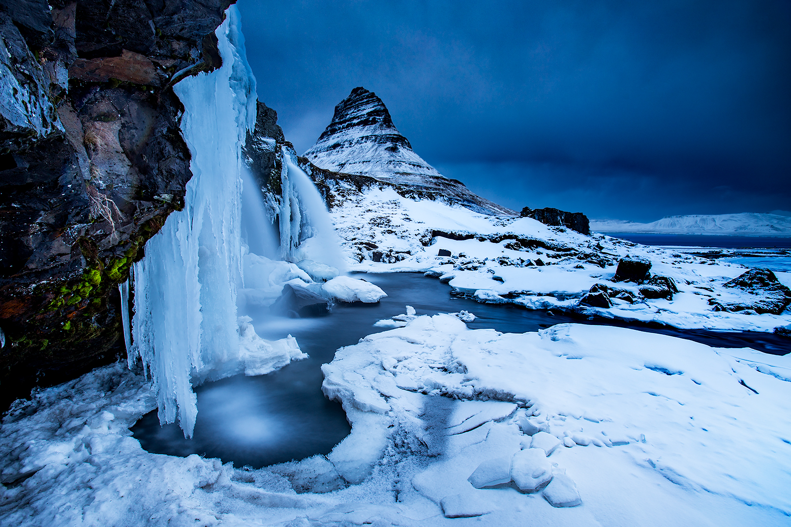 Baixe gratuitamente a imagem Inverno, Neve, Montanha, Terra/natureza, Frozen Uma Aventura Congelante, Cachoeira na área de trabalho do seu PC
