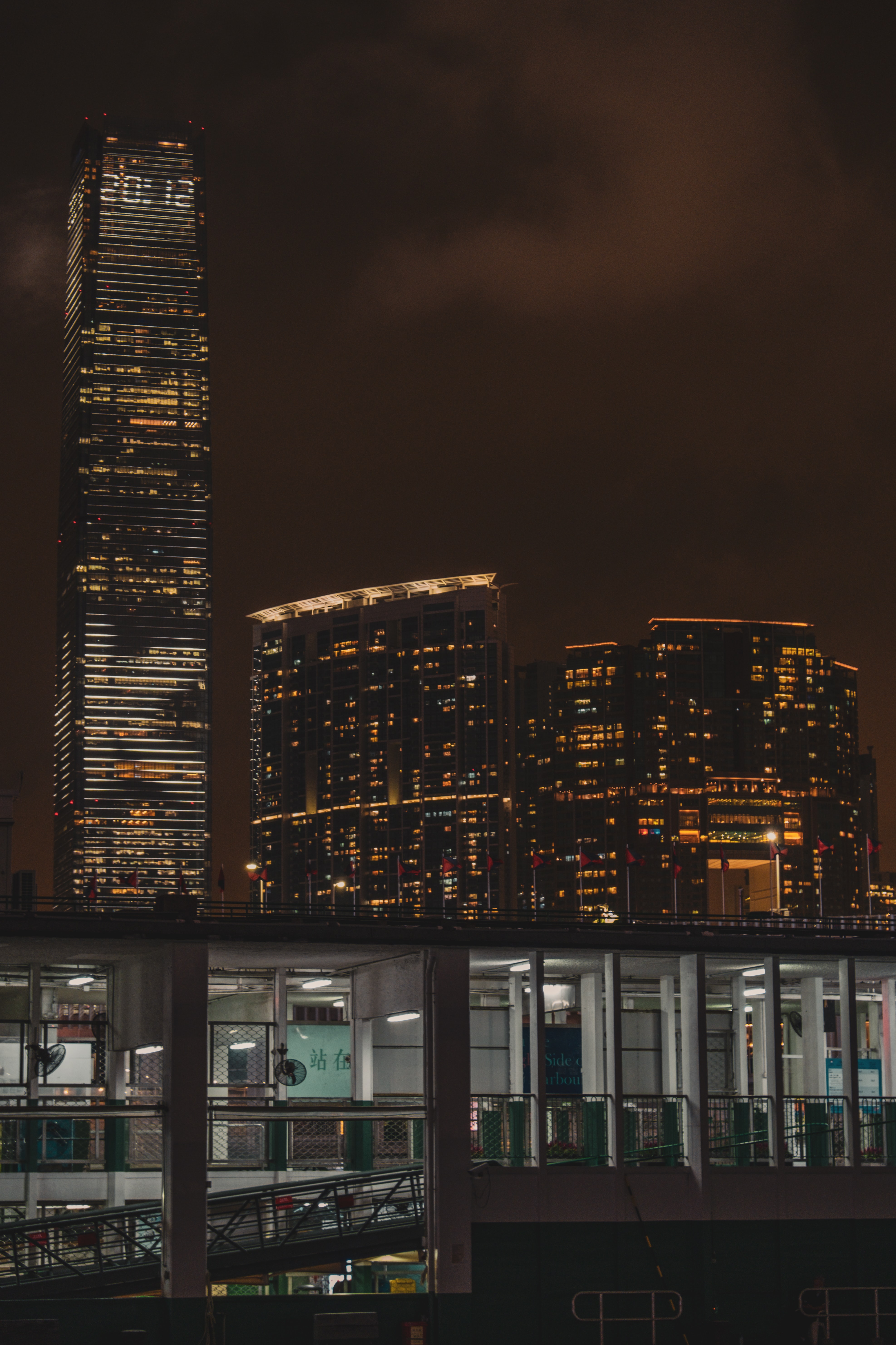 Скачать обои бесплатно Гонконг, Здания, Небоскреб, Города, Ночной Город картинка на рабочий стол ПК