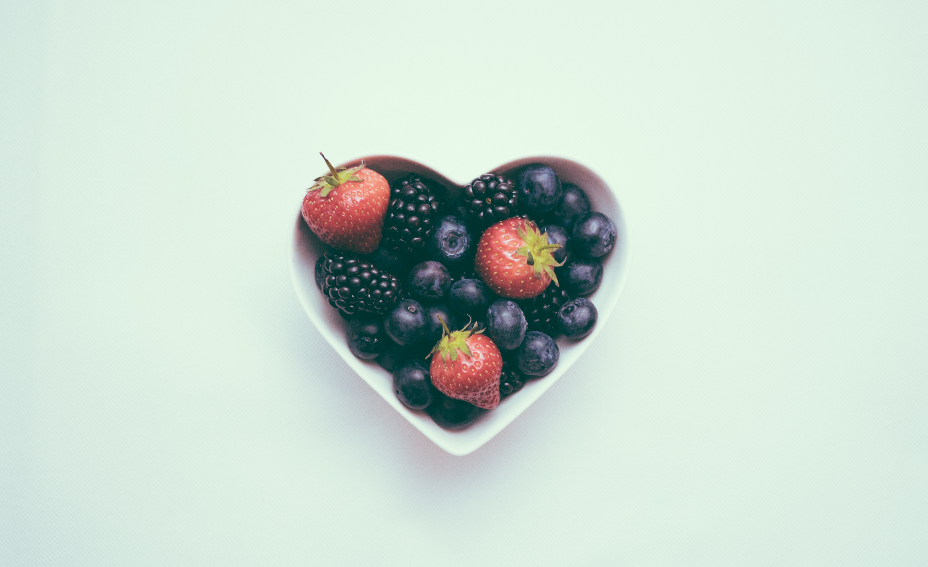 Free download wallpaper Food, Strawberry, Blueberry, Blackberry, Berry, Fruit, Heart Shaped on your PC desktop