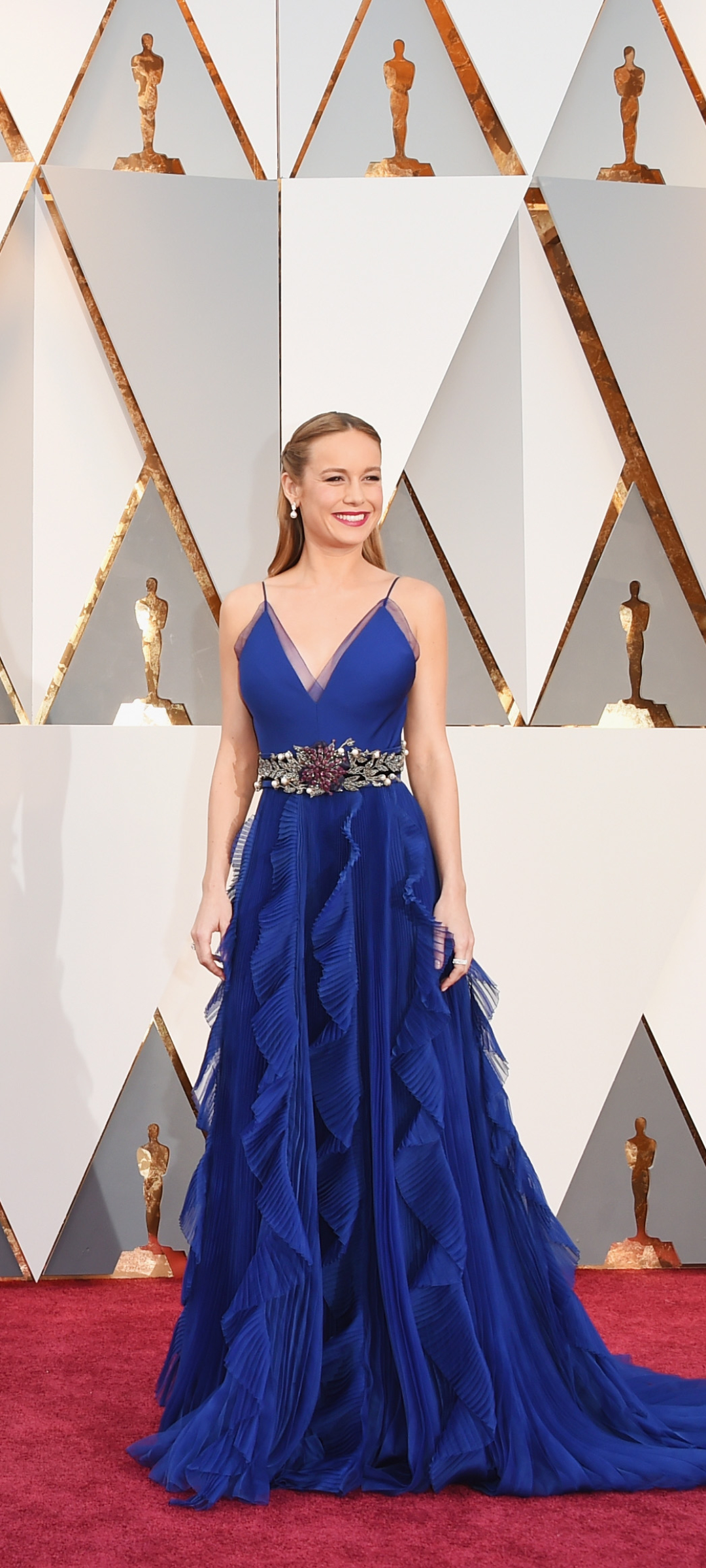 Download mobile wallpaper Smile, American, Celebrity, Actress, Blue Dress, Brie Larson for free.