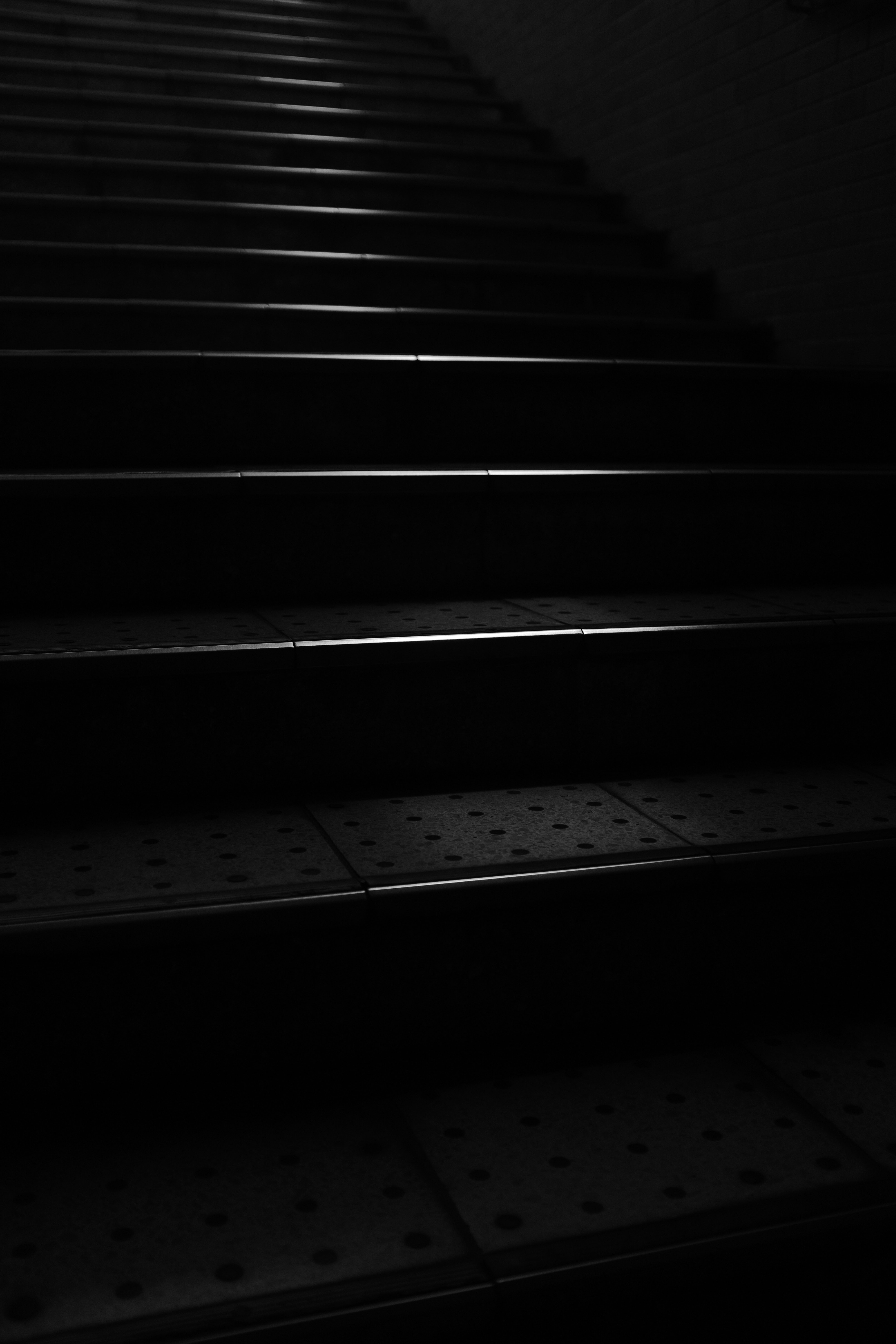 149001 завантажити шпалери сходи, чорний, темний, чб, сходинки, кроки - заставки і картинки безкоштовно