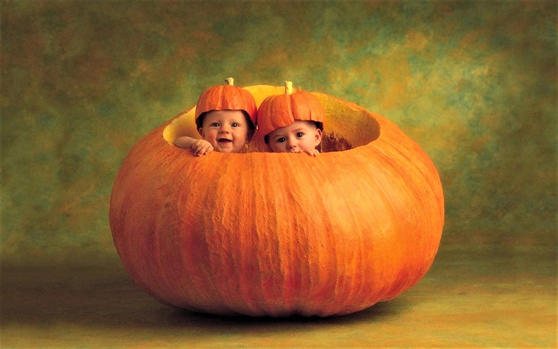 Download mobile wallpaper Halloween, Pumpkin, Holiday, Smile, Child, Cute, Baby for free.