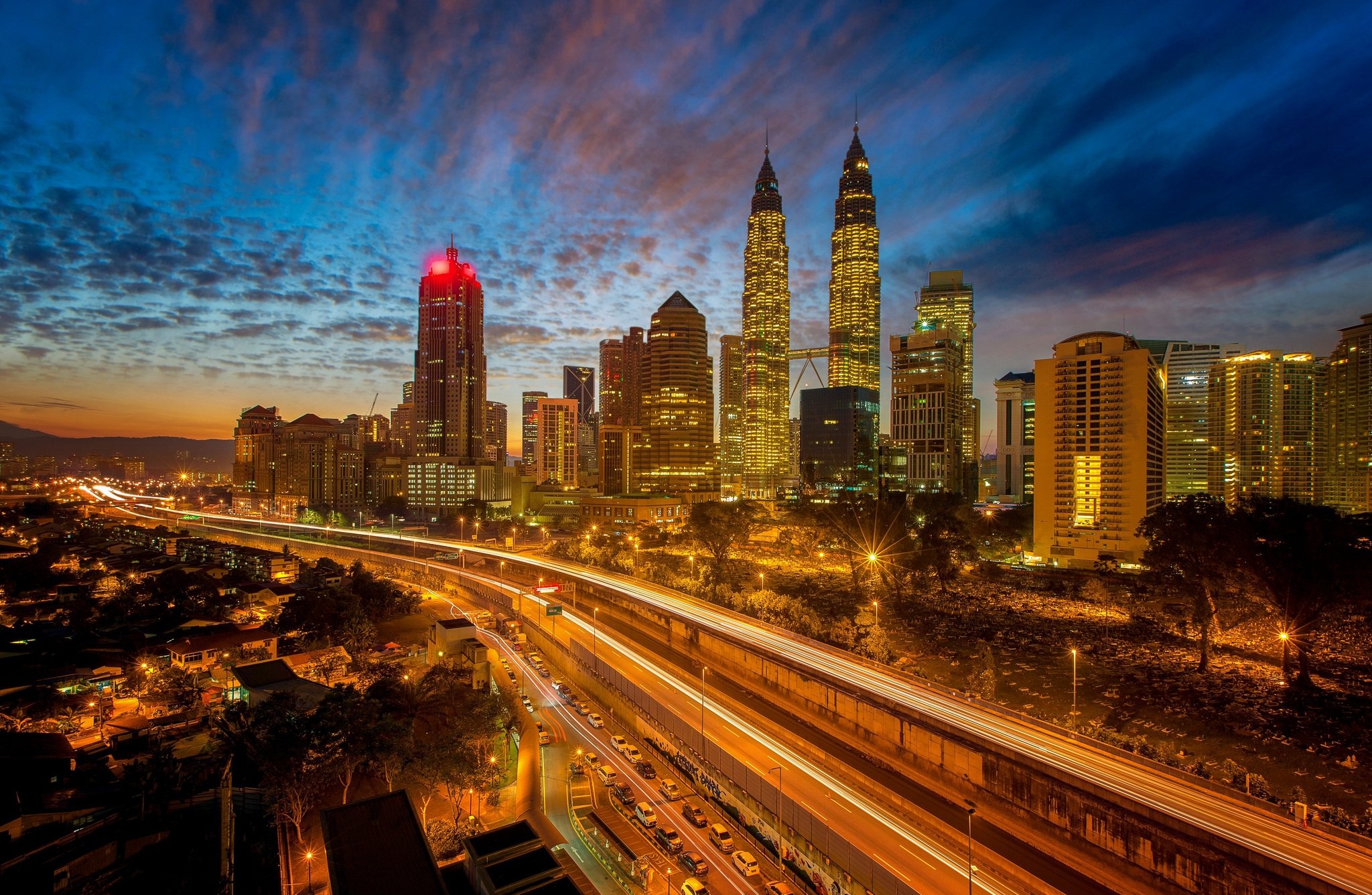 437098 скачать картинку сделано человеком, куала лумпур, здание, город, малайзия, ночь, башни петронас, дорога, небоскрёб, города - обои и заставки бесплатно