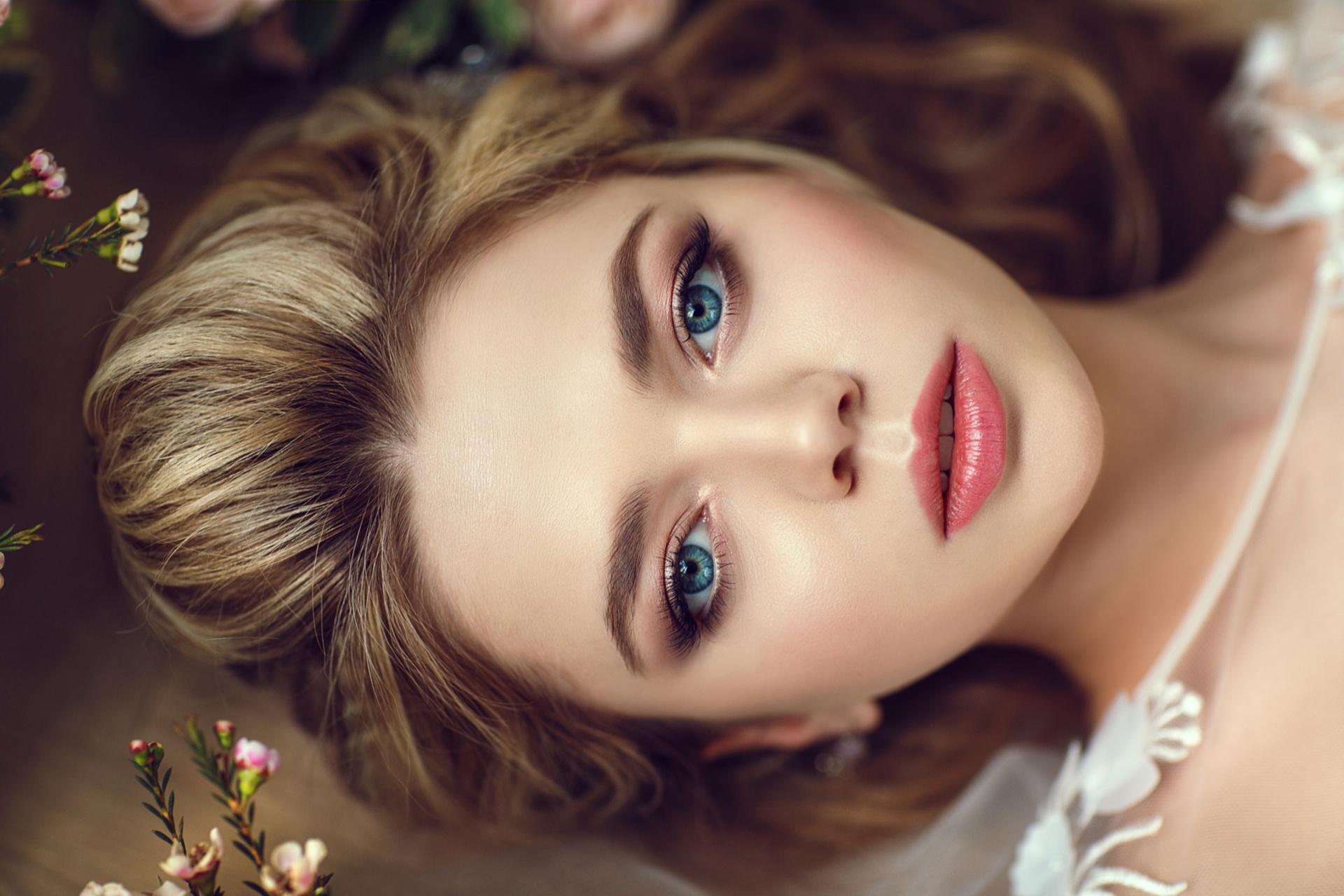 Download mobile wallpaper Blonde, Face, Model, Women, Blue Eyes, Lipstick for free.