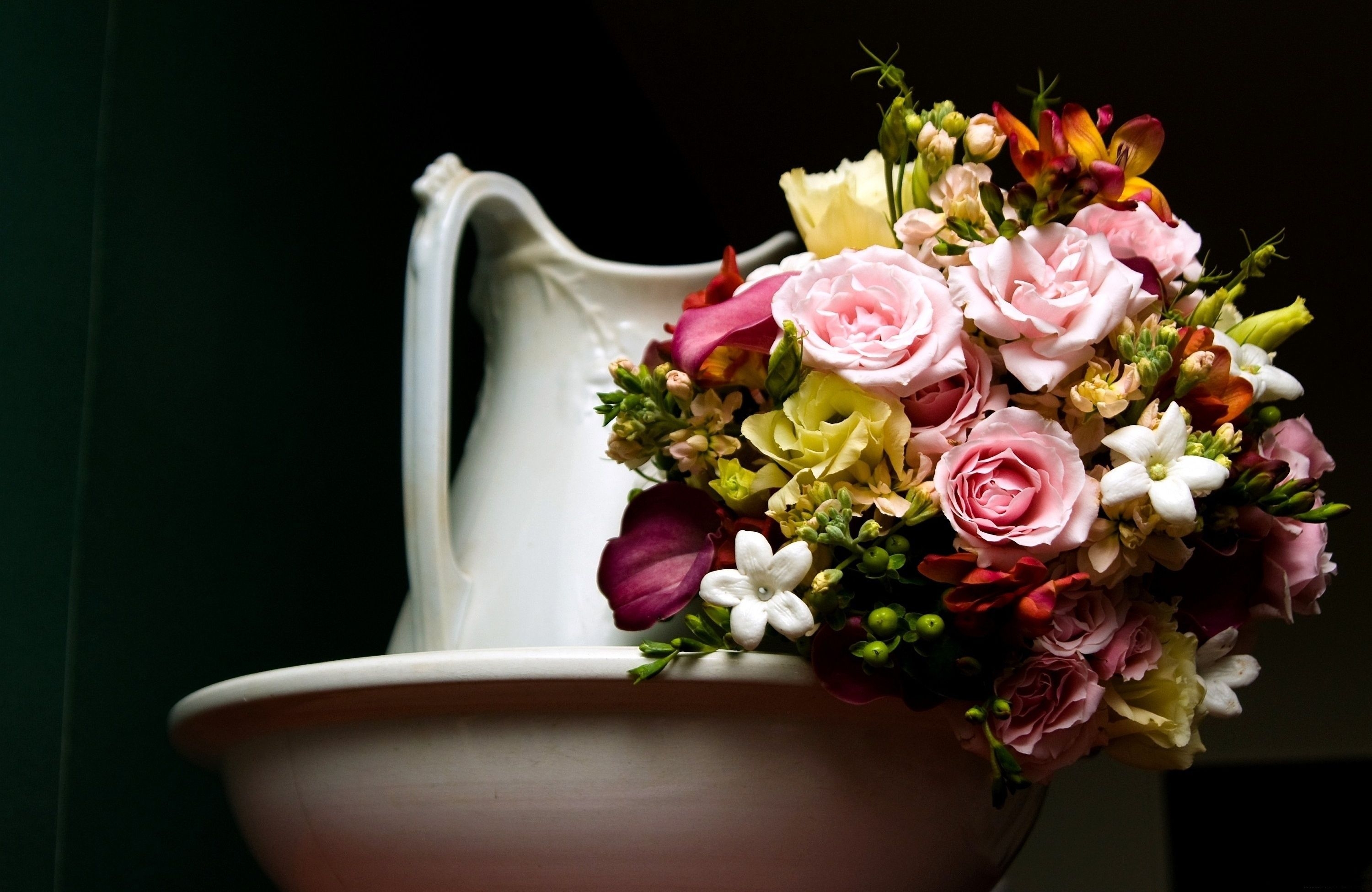 Téléchargez gratuitement l'image Cruche, Calla, Bouquet, Callas, Fleurs, Roses sur le bureau de votre PC