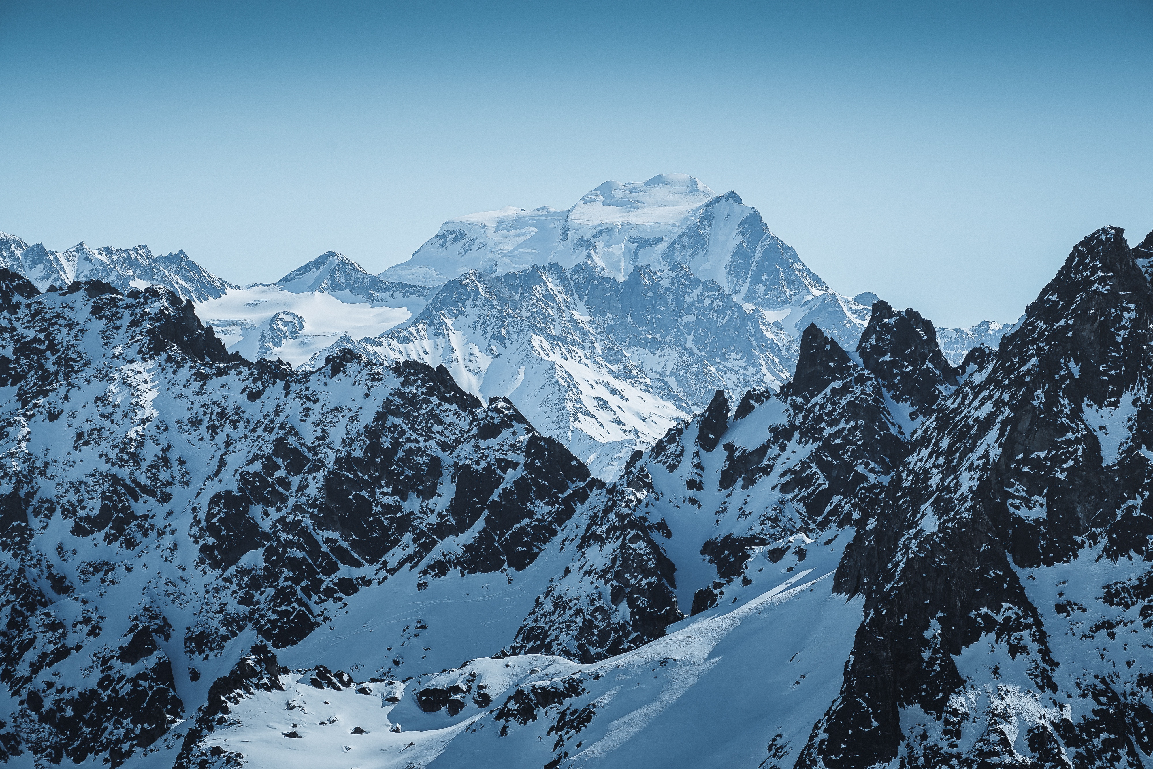 112525 Bild herunterladen natur, mountains, scheitel, nach oben, alpen, schneebedeckt, snowbound, gebirge, bergkette - Hintergrundbilder und Bildschirmschoner kostenlos