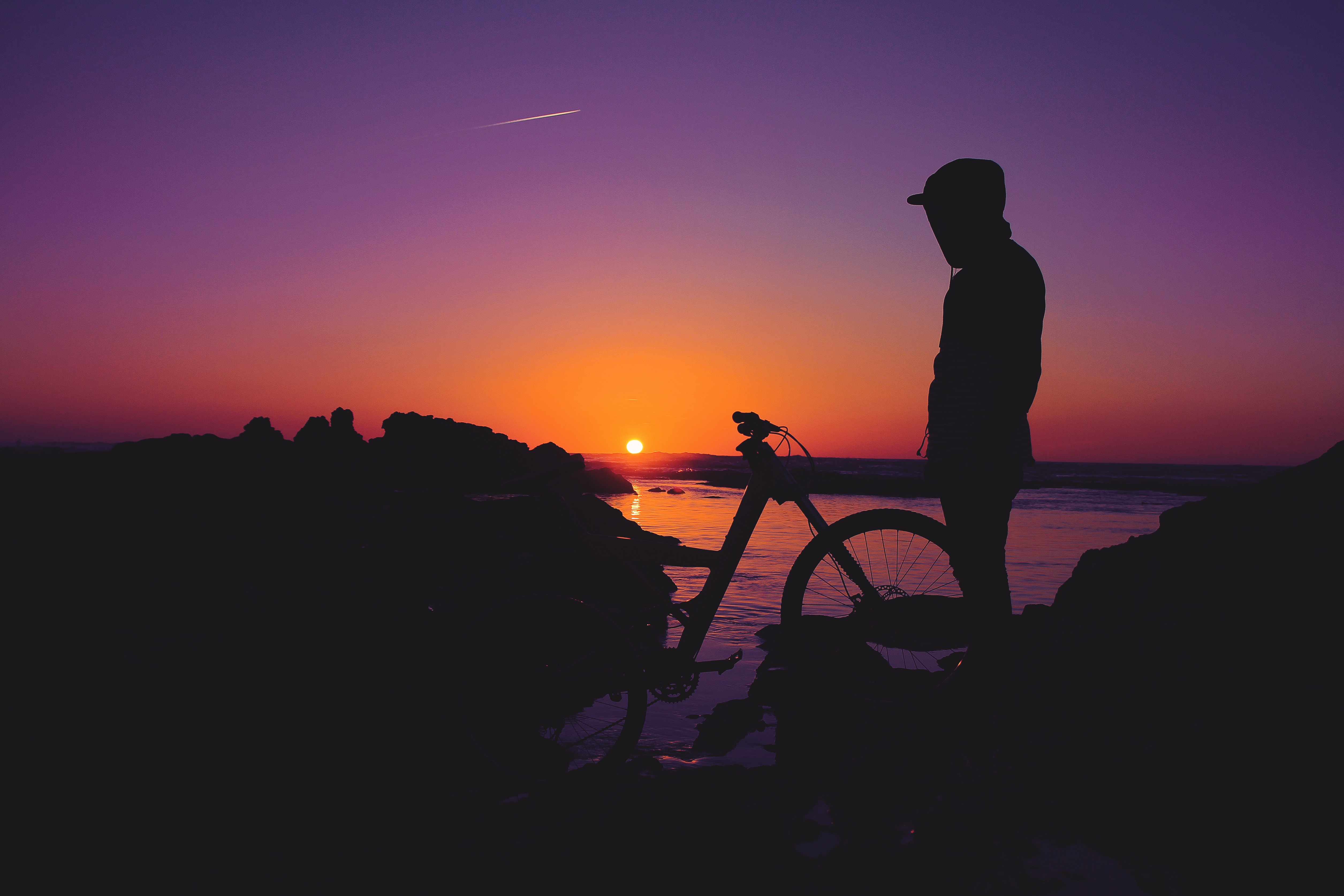 Handy-Wallpaper Person, Sunset, Silhouette, Fahrrad, Mensch, Dunkel kostenlos herunterladen.