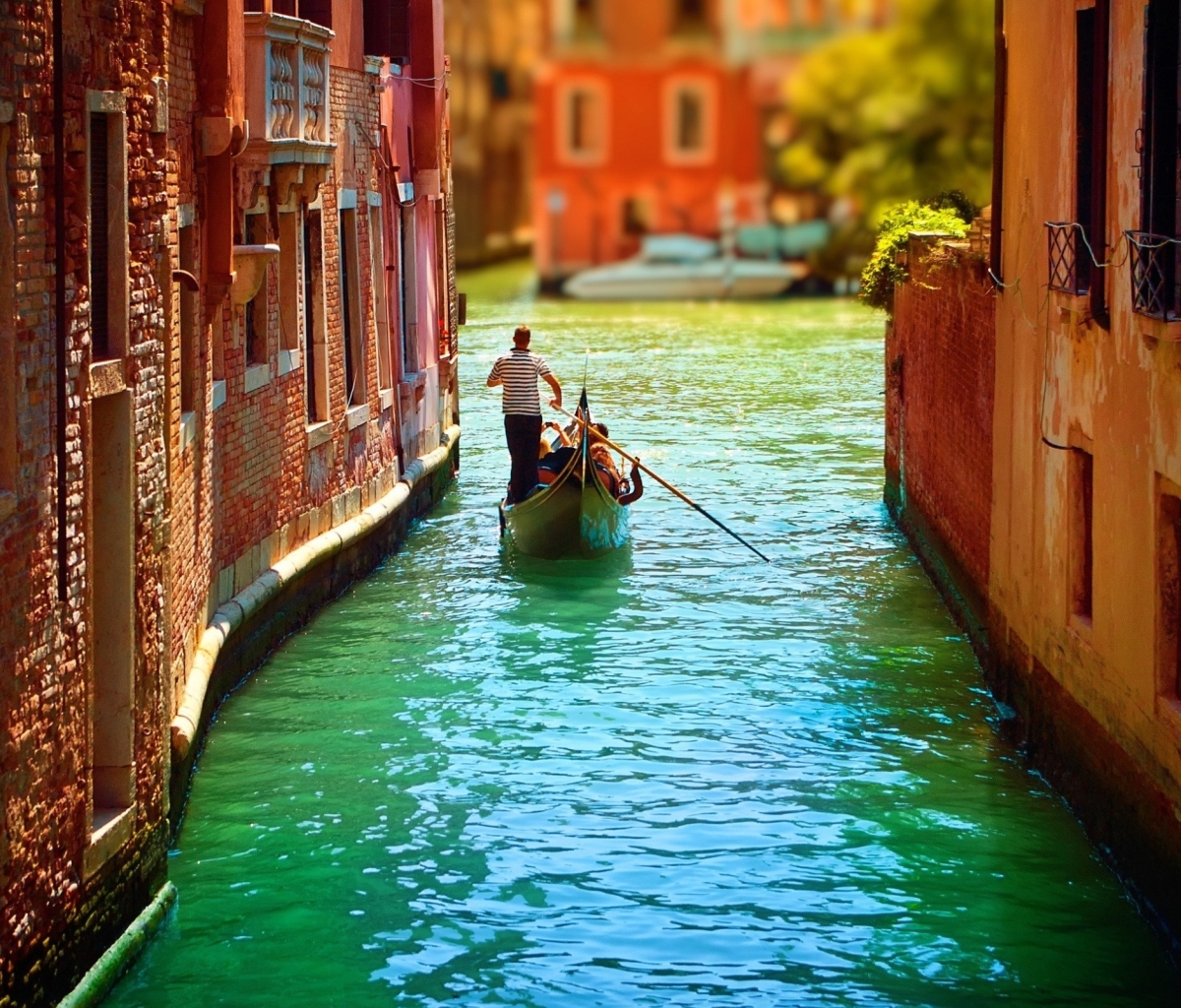 Скачать картинку Города, Вода, Италия, Венеция, Канал, Гондола, Сделано Человеком в телефон бесплатно.