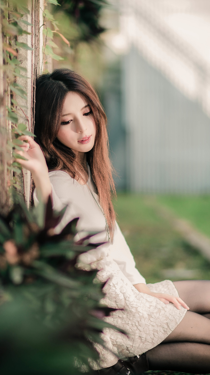 Download mobile wallpaper Fence, Bokeh, Women, Taiwanese, Julie Chang, Zhang Qi Jun for free.