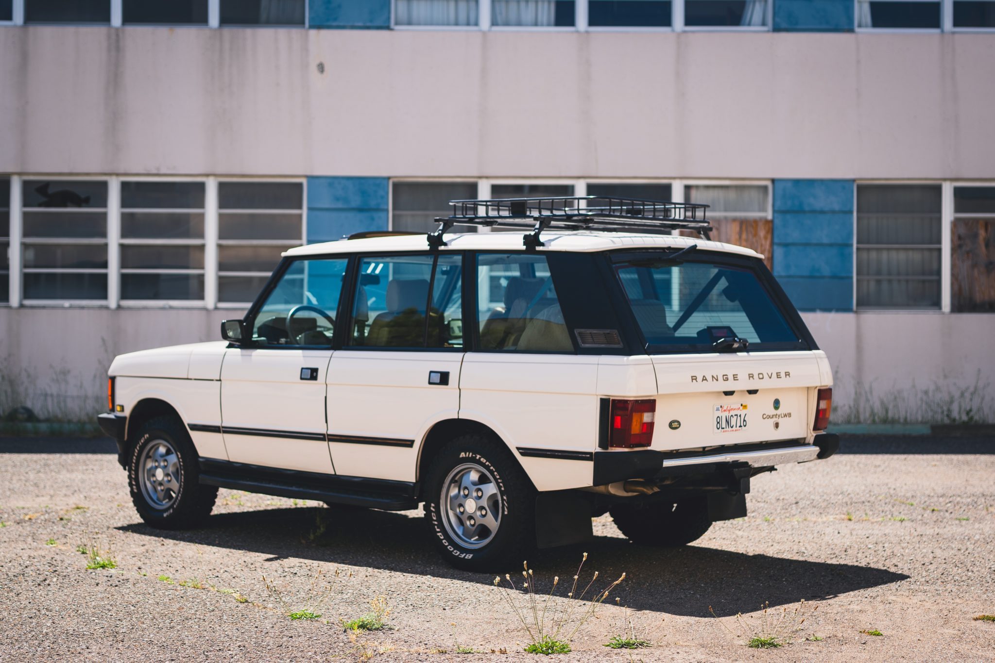Download mobile wallpaper Range Rover, Car, Off Road, Old Car, Vehicles, White Car, Range Rover County Lwb for free.