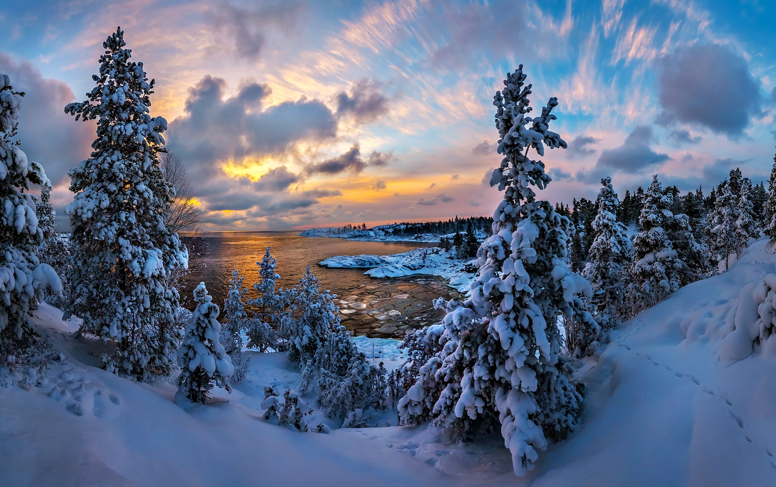 Скачать картинку Зима, Закат, Снег, Гора, Озеро, Земля/природа в телефон бесплатно.