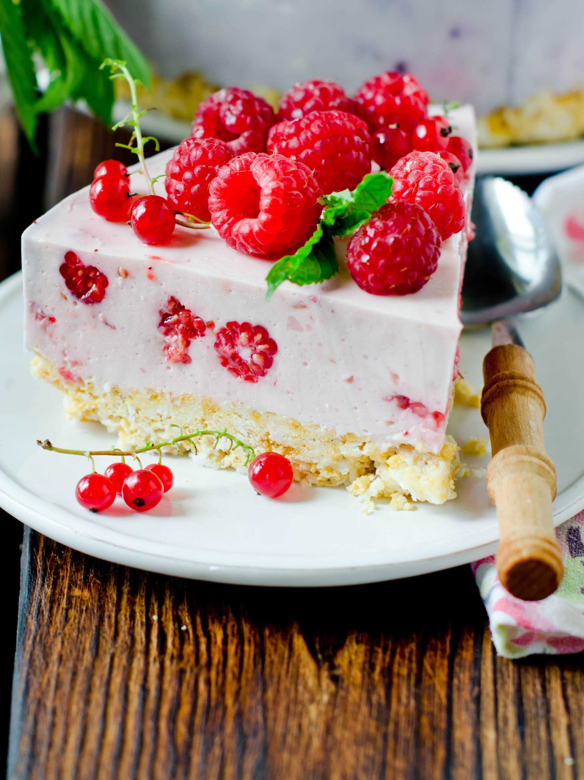 Download mobile wallpaper Food, Dessert, Raspberry, Cake, Berry, Currants, Pastry for free.