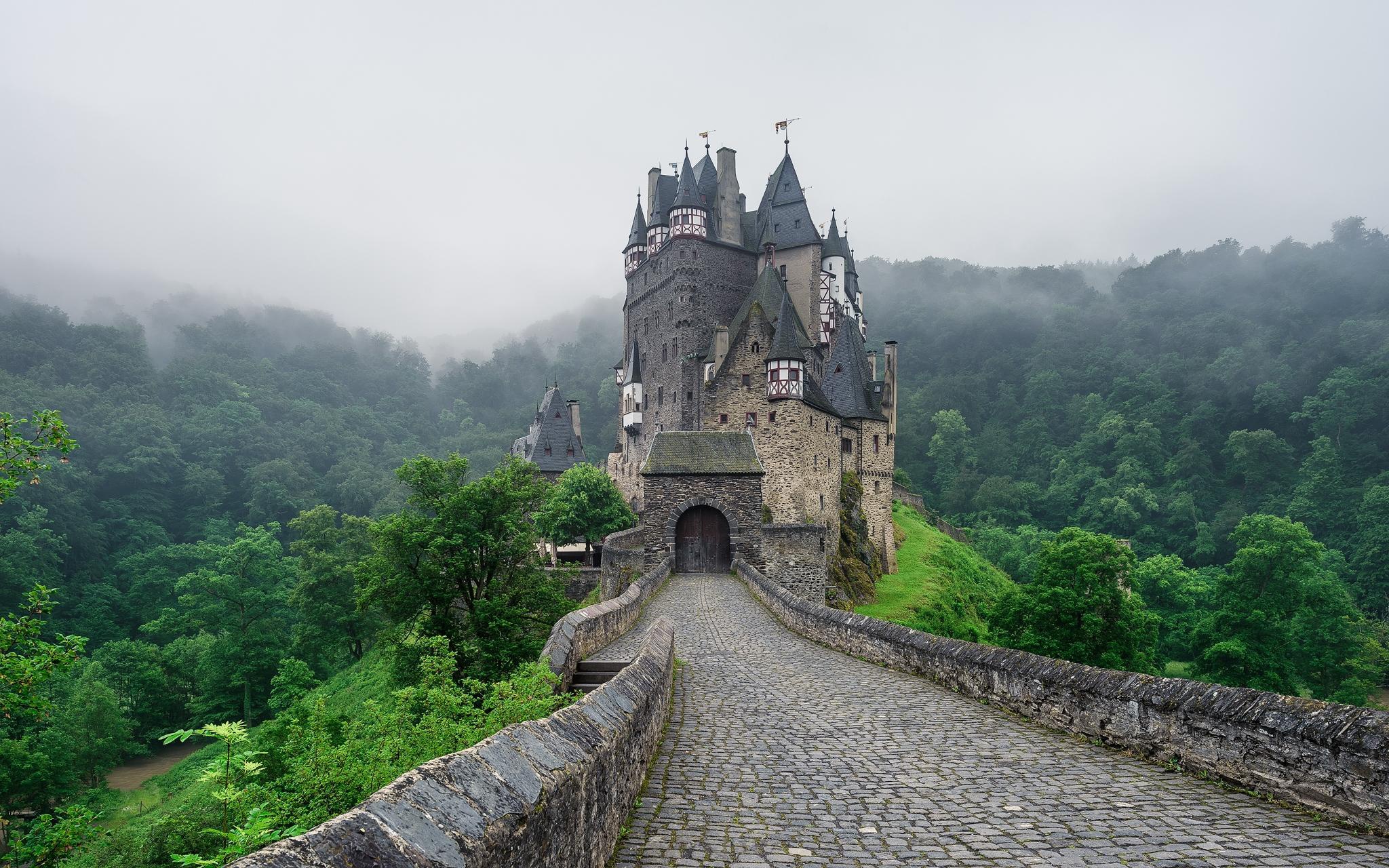 Скачать картинку Замок, Дорога, Германия, Замок Эльц, Сделано Человеком в телефон бесплатно.