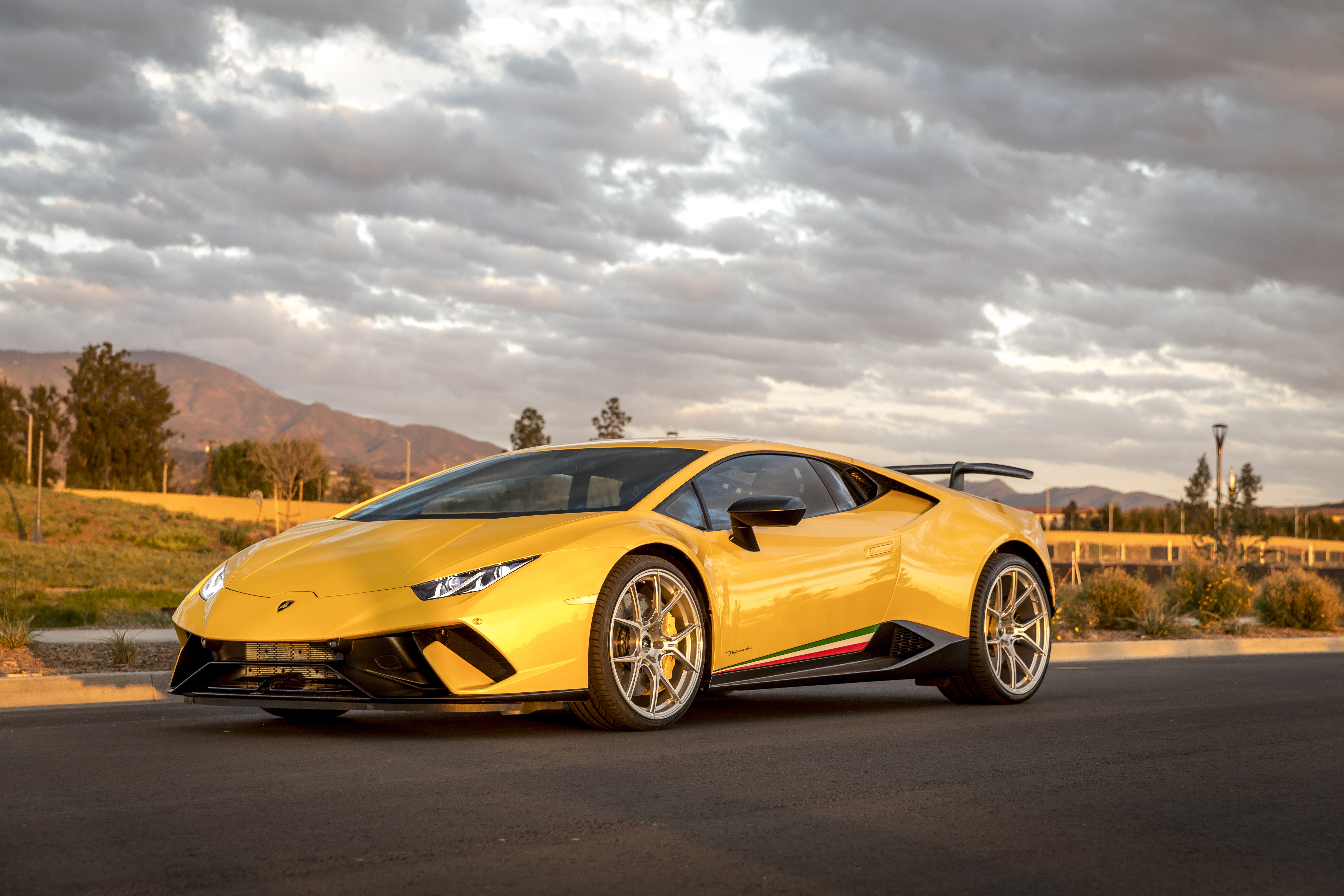 Скачать картинку Ламборджини, Транспортные Средства, Lamborghini Huracan Performance в телефон бесплатно.