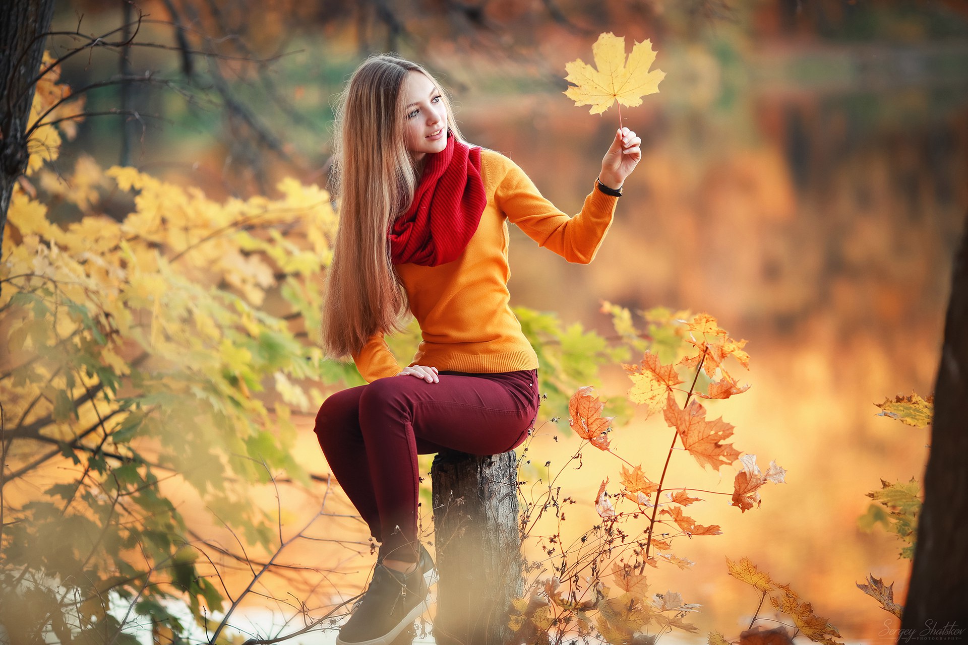 Laden Sie das Herbst, Modell, Frauen, Schal, Blondinen, Lange Haare, Tiefenschärfe-Bild kostenlos auf Ihren PC-Desktop herunter