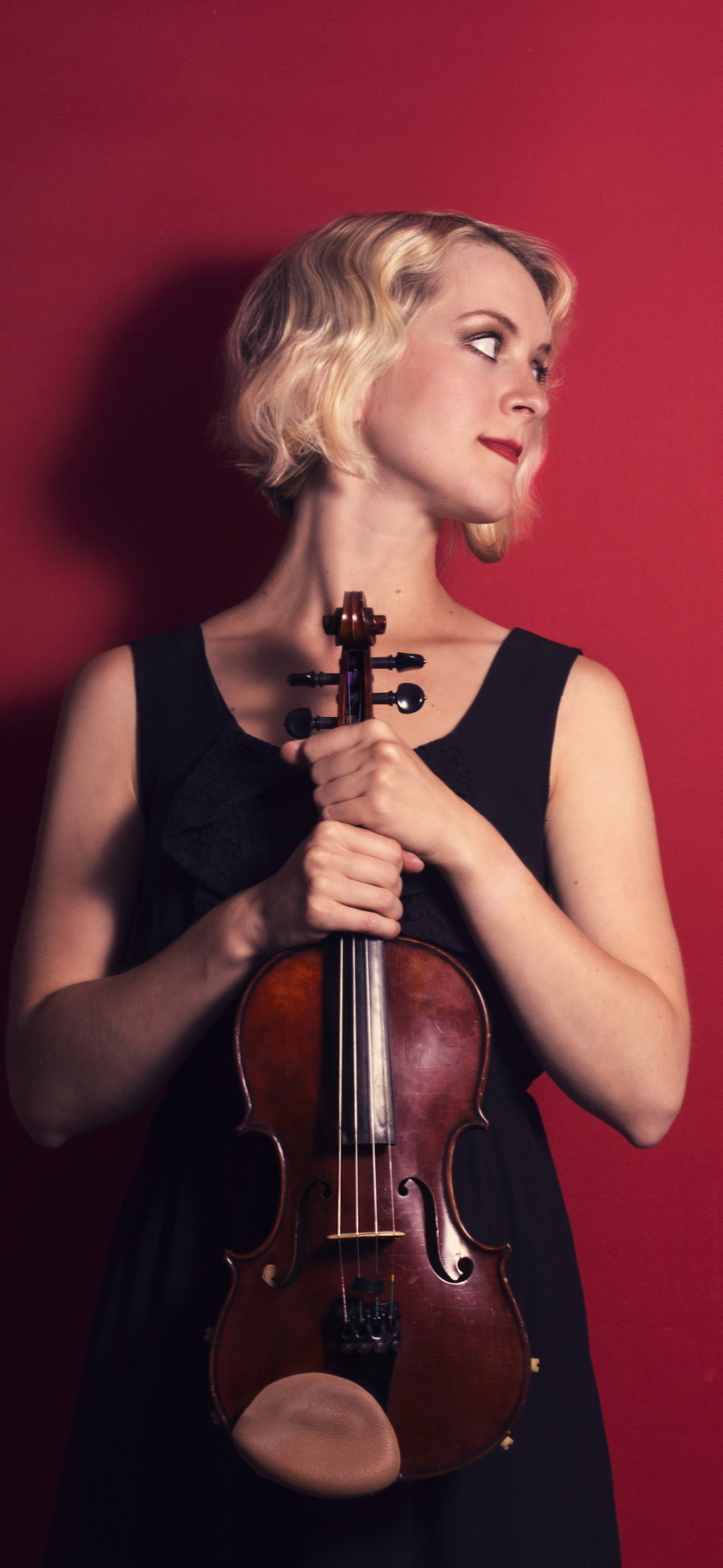 Download mobile wallpaper Music, Blonde, Women, Violin, Lipstick, Instrument for free.