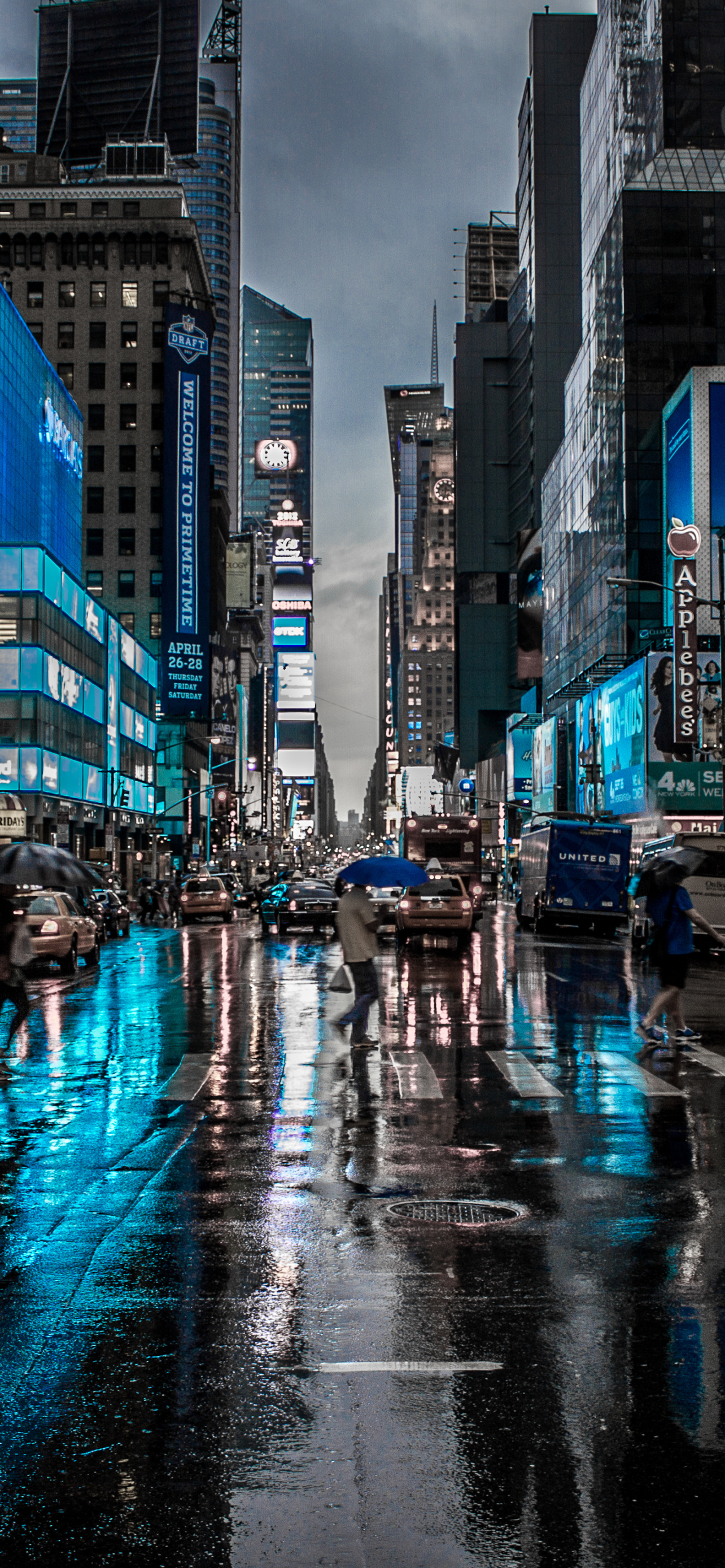 Скачать картинку Города, Дождь, Ночь, Город, Нью Йорк, Сделано Человеком в телефон бесплатно.