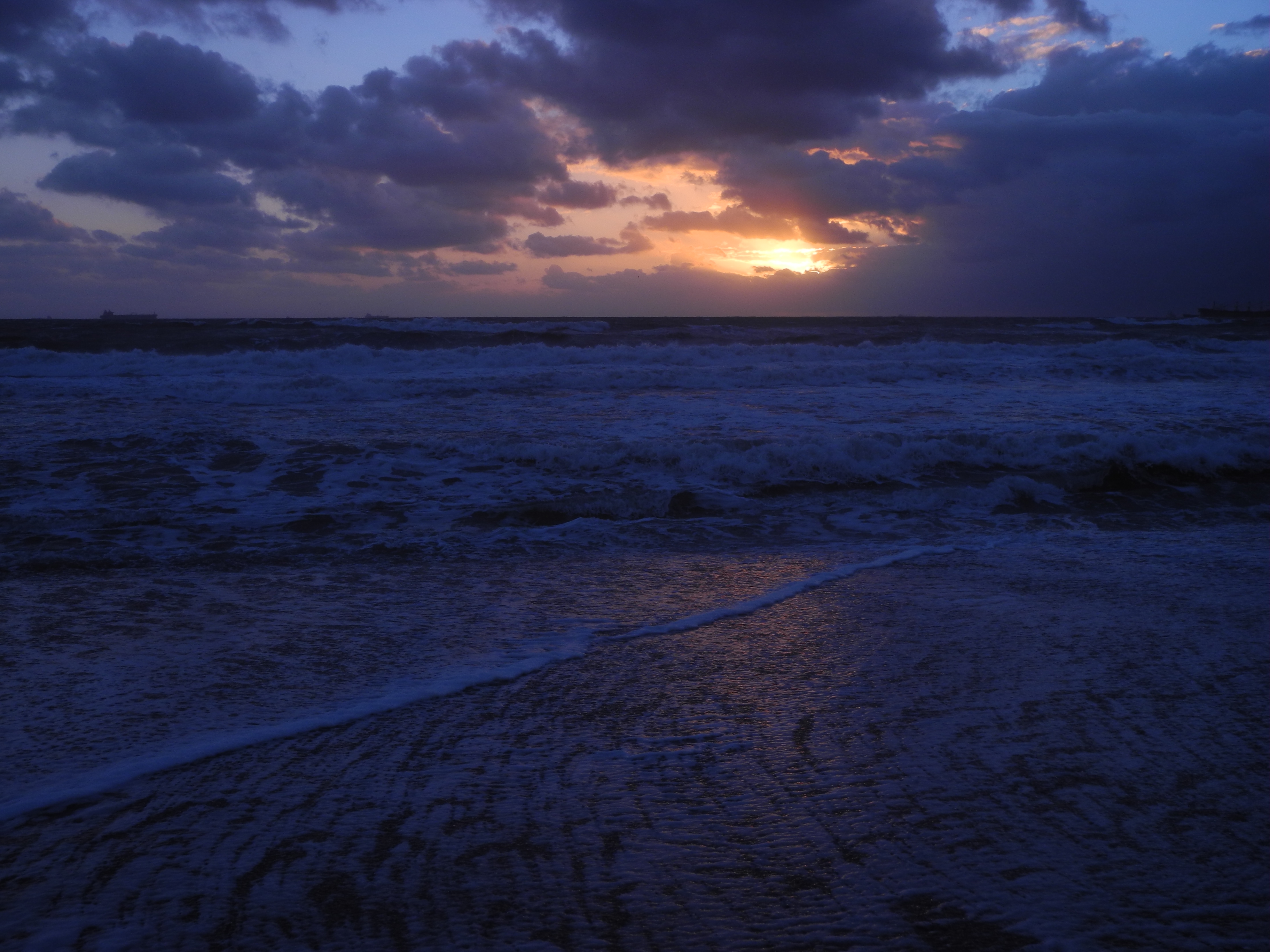 Free download wallpaper Nature, Sunset, Dusk, Sea, Twilight, Waves, Beach on your PC desktop