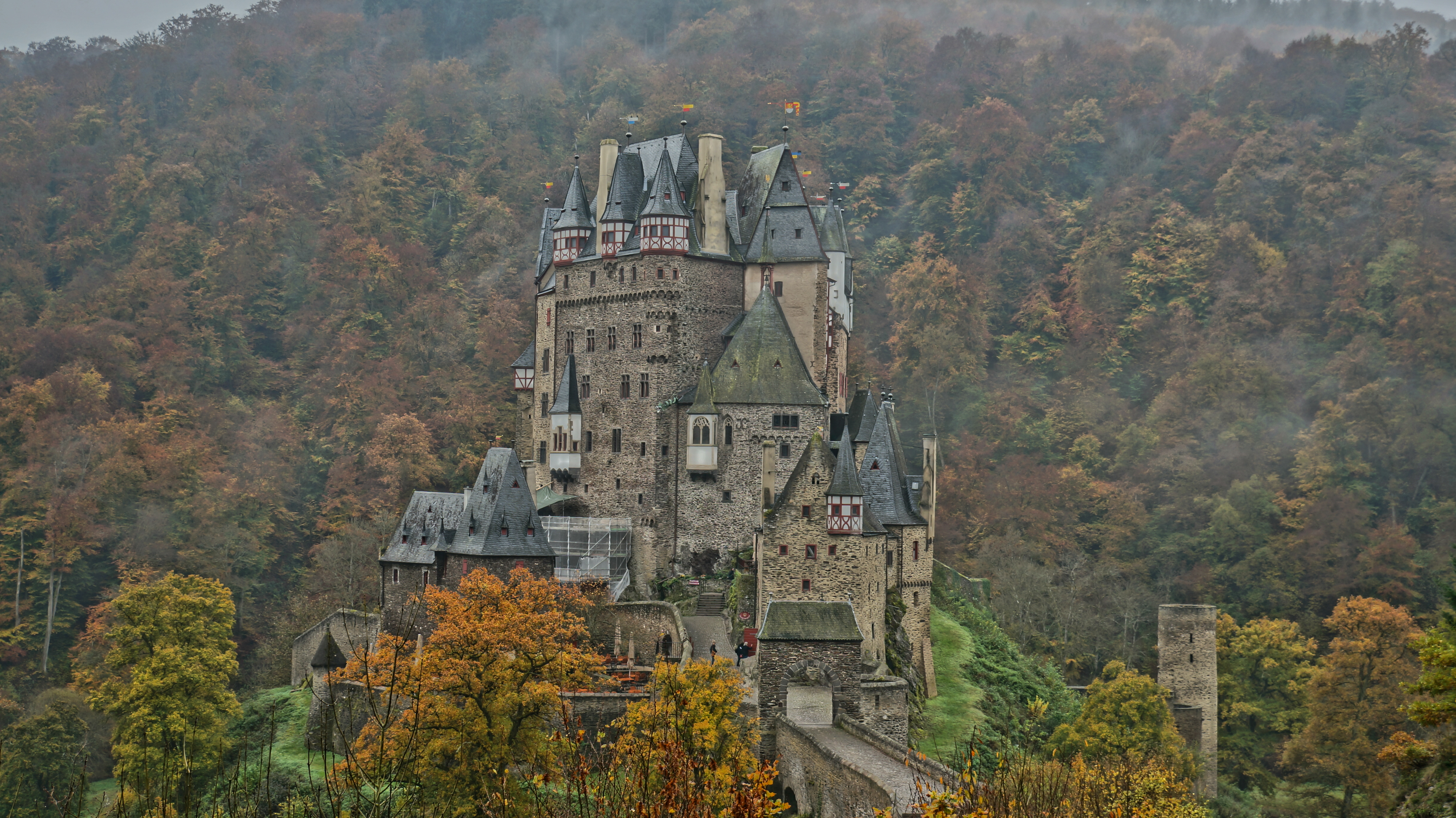 356424 скачать обои замок эльц, германия, осень, сделано человеком, замок, замки - заставки и картинки бесплатно