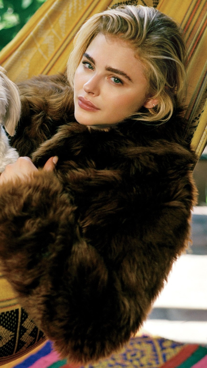 Download mobile wallpaper Blonde, Green Eyes, American, Celebrity, Actress, Chloë Grace Moretz for free.