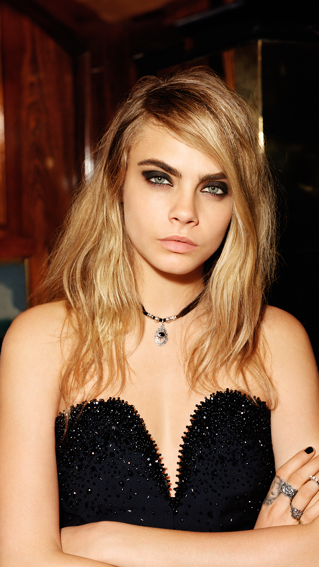 Descarga gratuita de fondo de pantalla para móvil de Celebridades, Cara Delevigne.