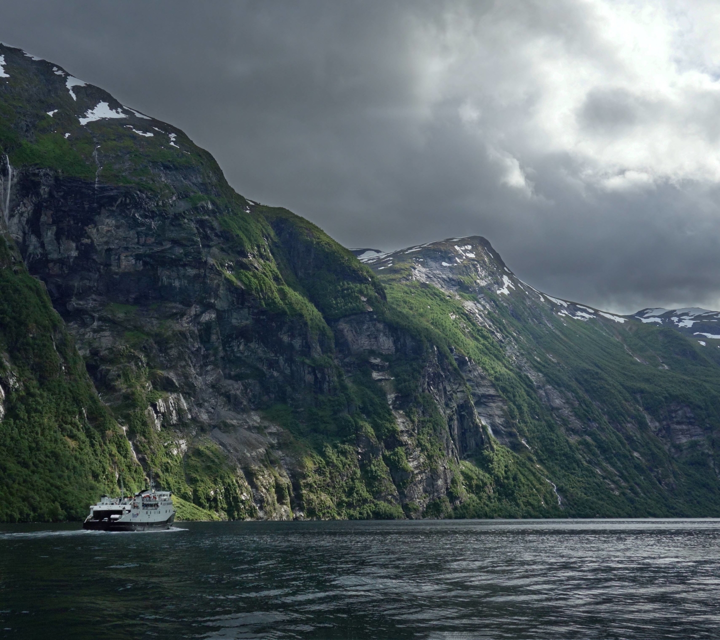 Скачать картинку Пейзаж, Норвегия, Ландшафт, Земля/природа, Фьорд в телефон бесплатно.