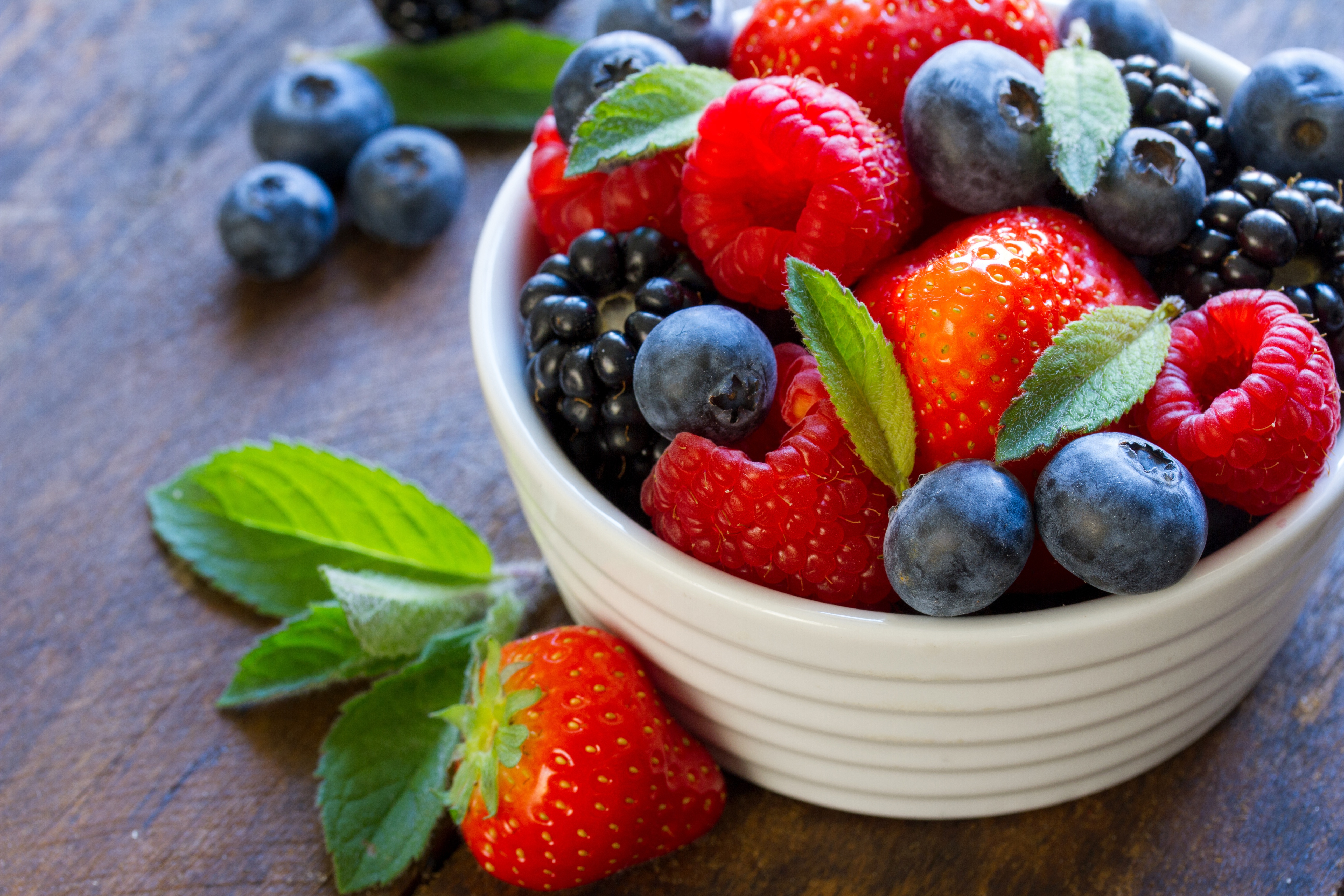 Free download wallpaper Food, Strawberry, Blueberry, Raspberry, Still Life, Blackberry, Berry, Fruit on your PC desktop