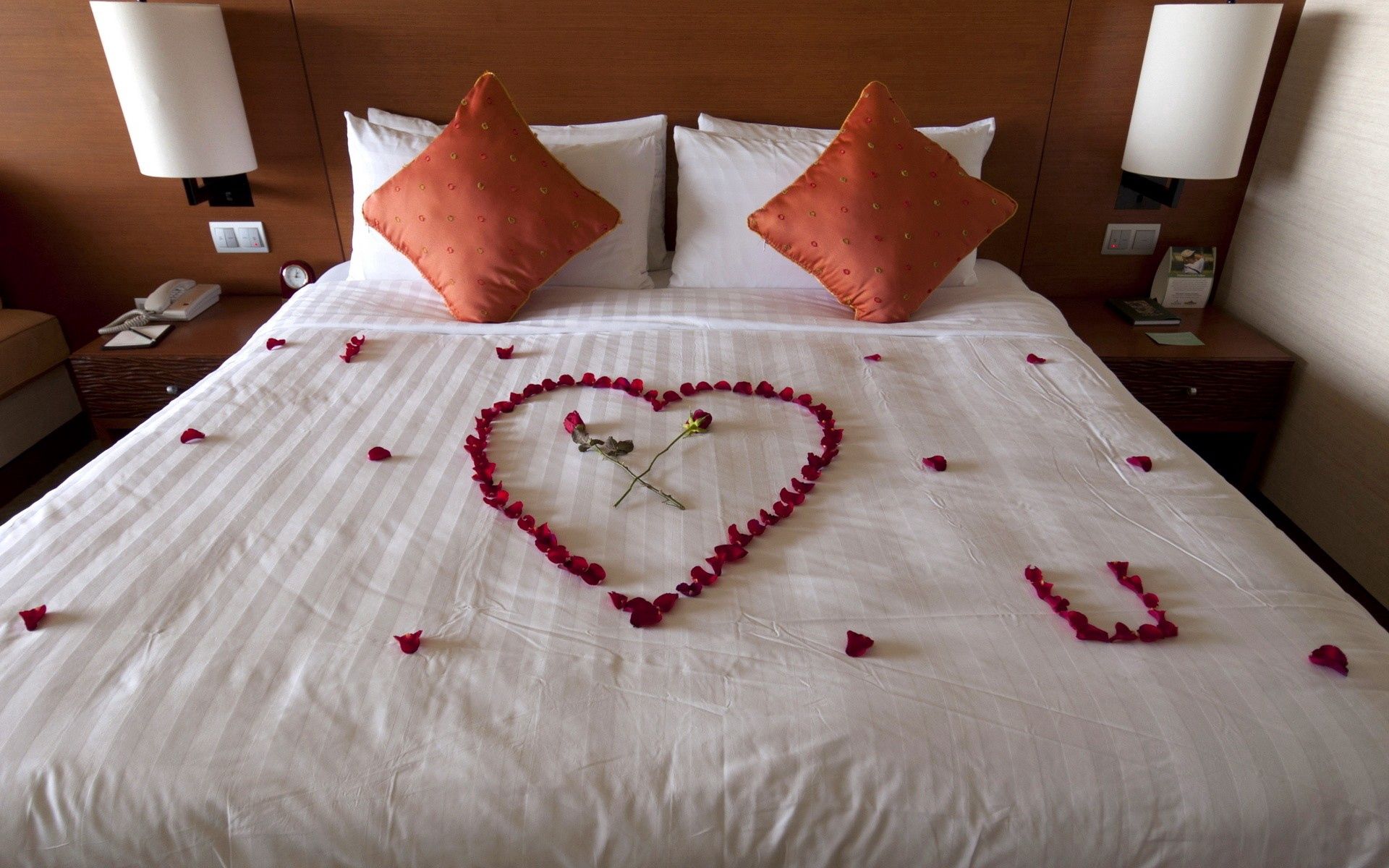 Download mobile wallpaper Miscellaneous, Bed, Flowers, Miscellanea, Room, Romance for free.