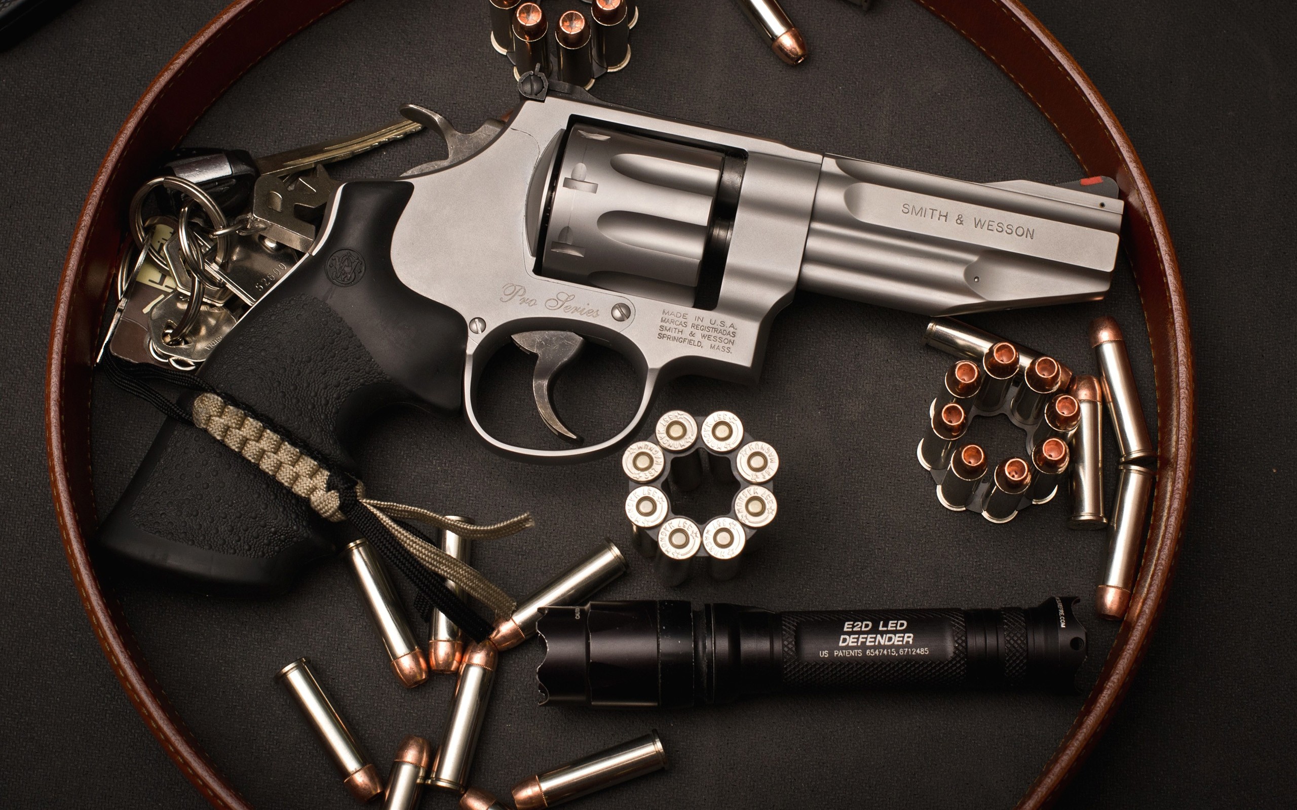 Laden Sie Smith & Wesson Revolver HD-Desktop-Hintergründe herunter