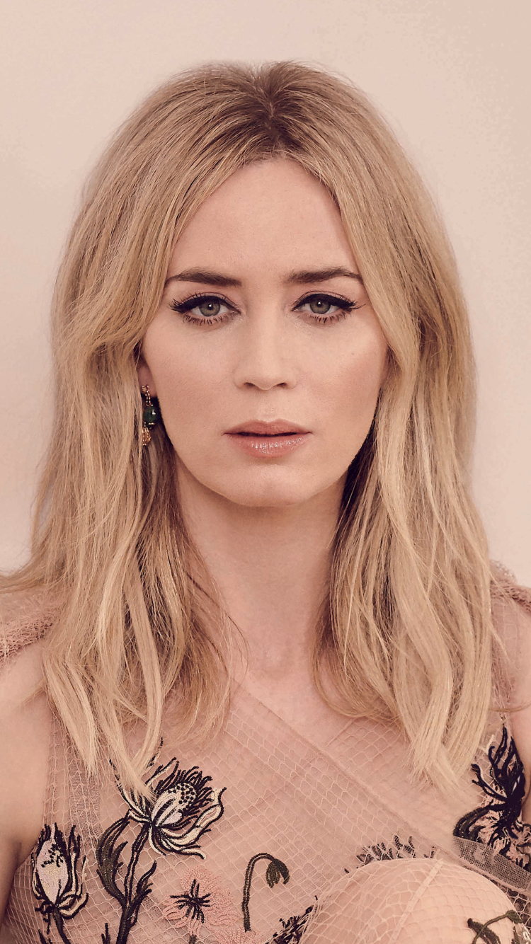 Download mobile wallpaper Blonde, English, Celebrity, Actress, Emily Blunt for free.