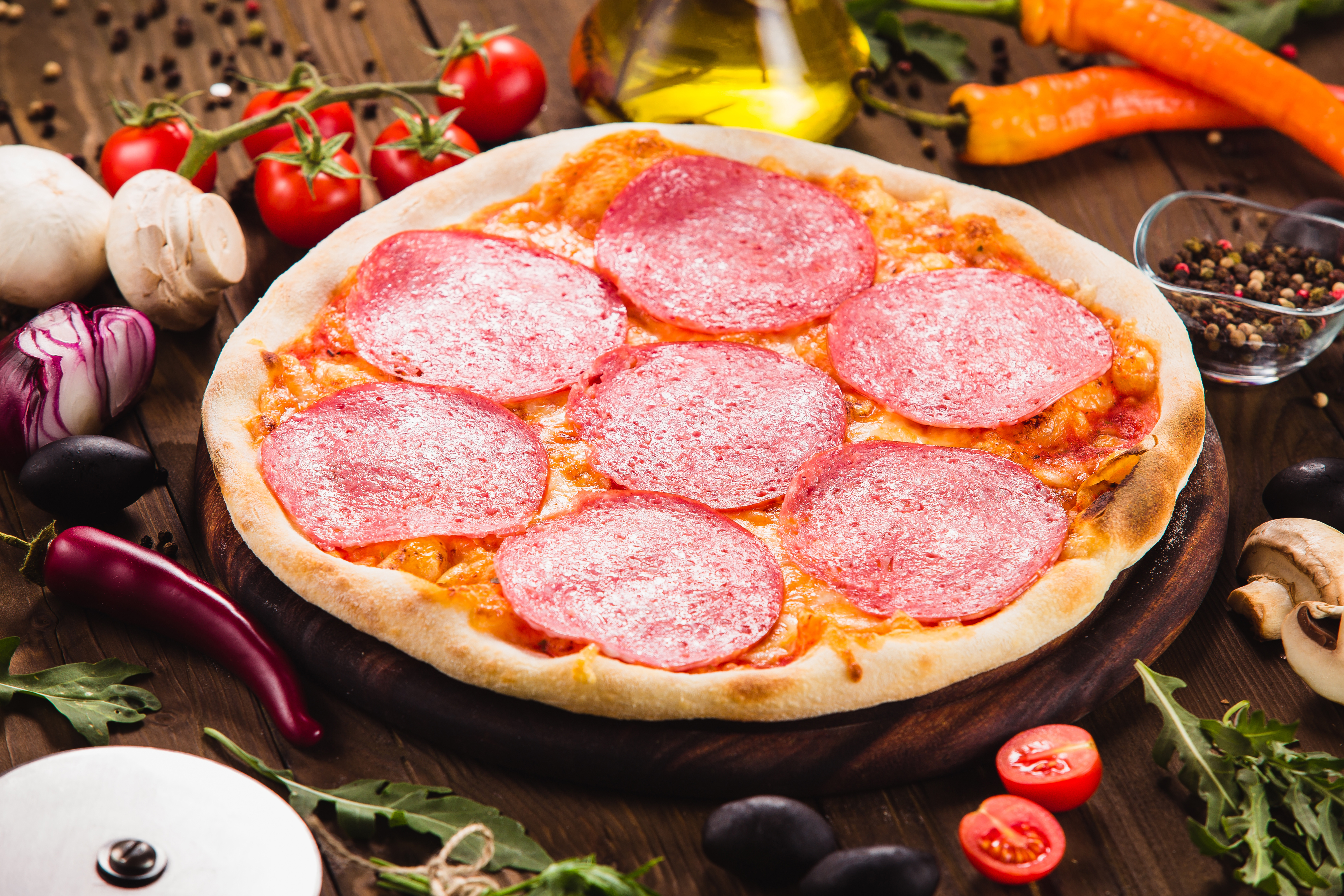 1530228 Hintergrundbild herunterladen nahrungsmittel, pizza, salami, stillleben - Bildschirmschoner und Bilder kostenlos