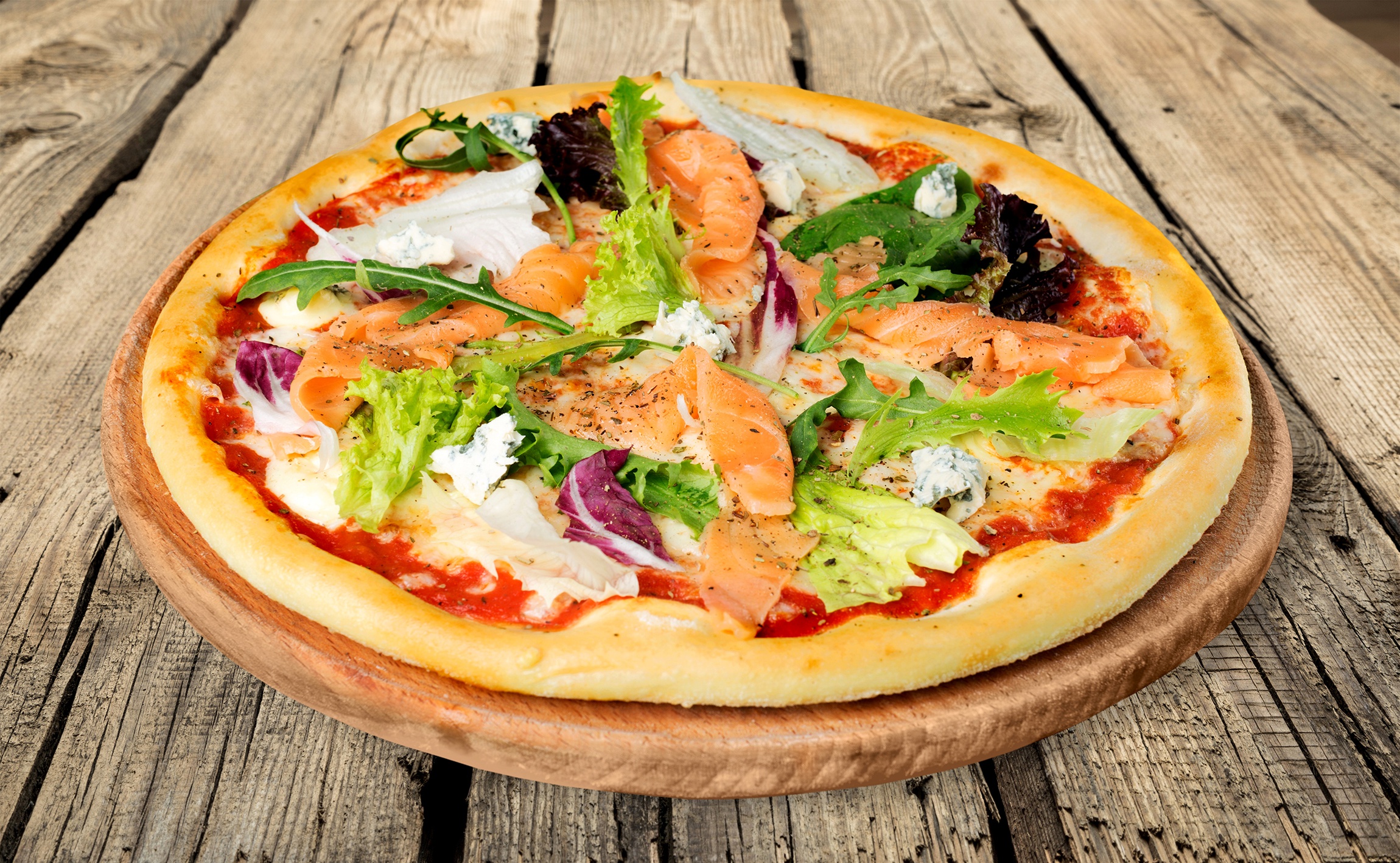 Handy-Wallpaper Pizza, Fisch, Nahrungsmittel, Stillleben kostenlos herunterladen.