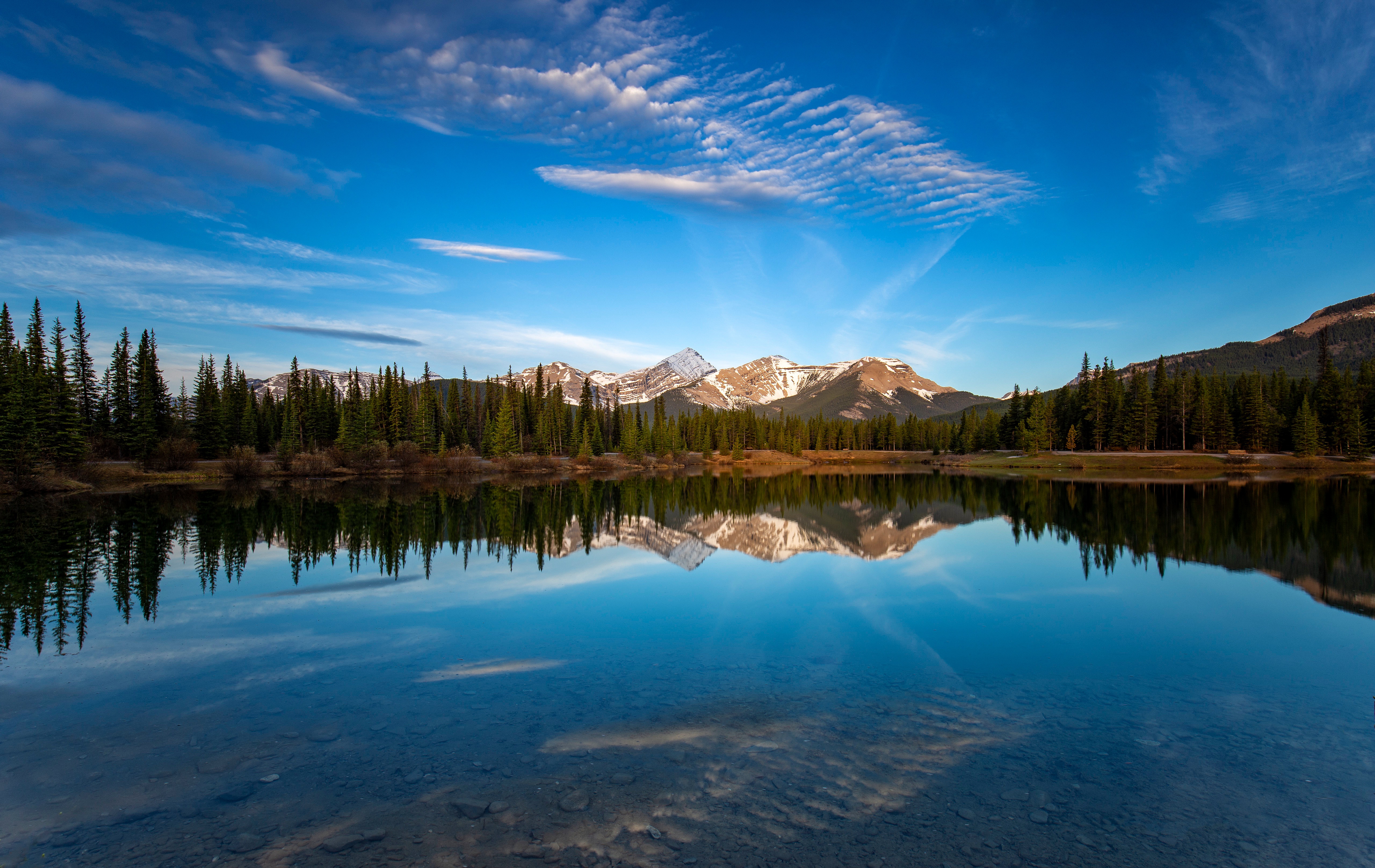 PCデスクトップに湖, 山, 反射, カナダ, 森, 地球, 空画像を無料でダウンロード