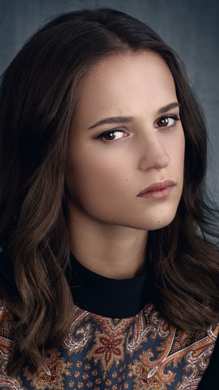 Download mobile wallpaper Face, Brunette, Celebrity, Brown Eyes, Actress, Swedish, Alicia Vikander for free.