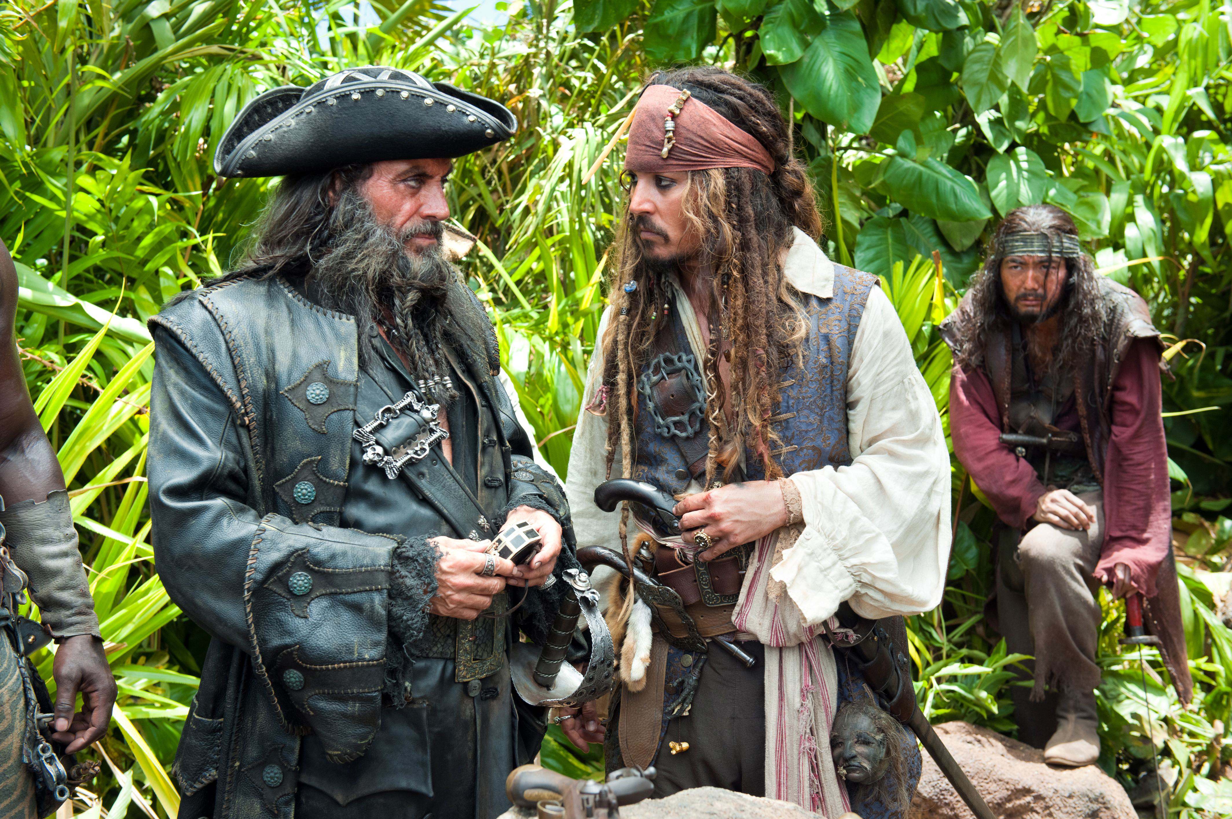 366066 скачать обои кино, пираты карибского моря: на странных берегах, черная борода (пираты карибского моря), ян макшейн, джек воробей, джонни депп, пираты карибского моря - заставки и картинки бесплатно