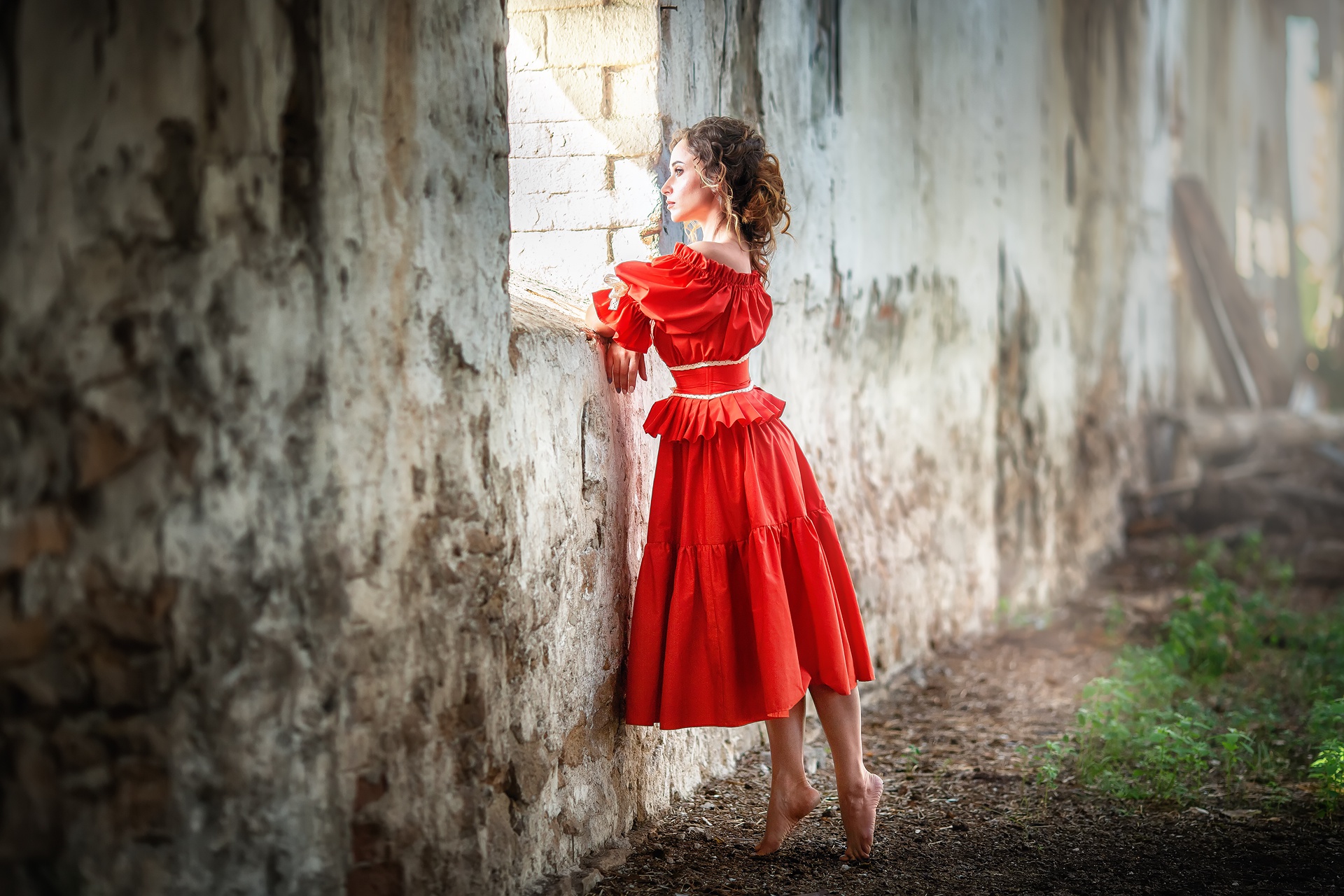 無料モバイル壁紙ブルネット, モデル, 女性, 赤いドレスをダウンロードします。