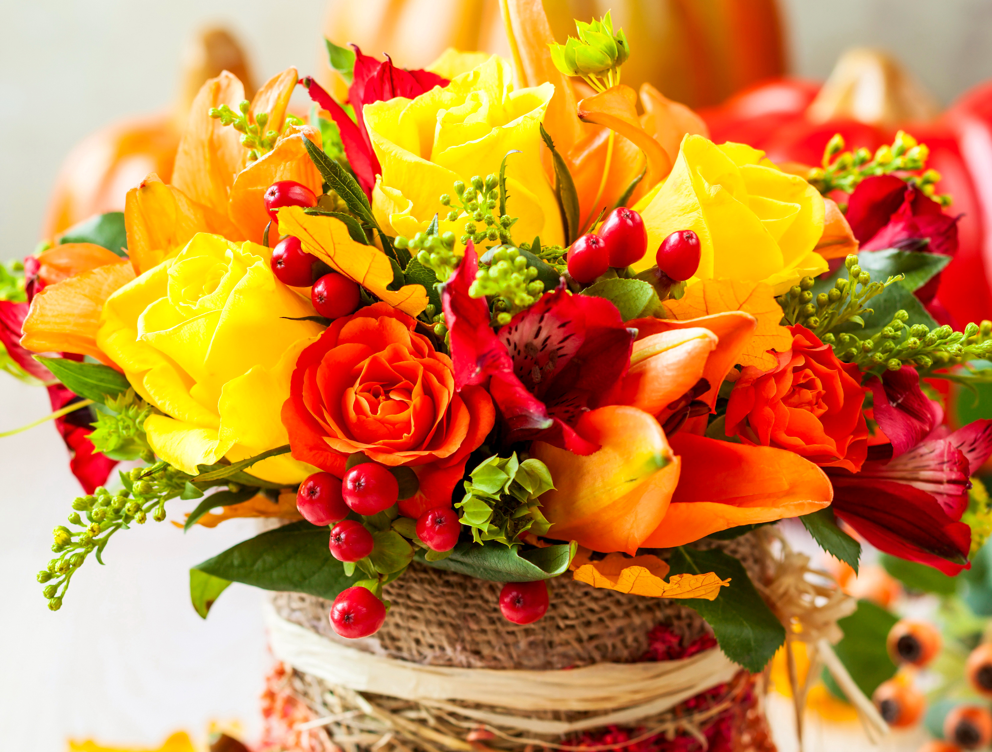 Handy-Wallpaper Blume, Rose, Strauß, Farben, Vase, Bunt, Gelbe Blume, Rote Blume, Menschengemacht kostenlos herunterladen.
