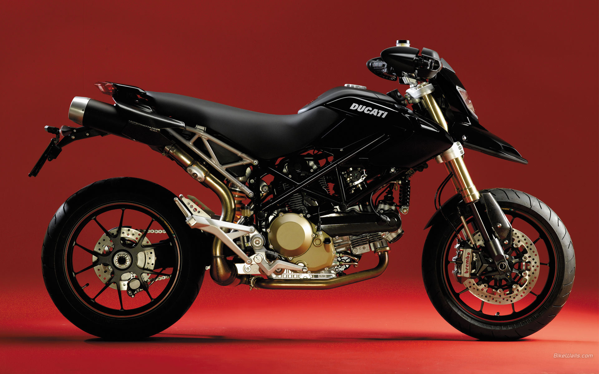 Завантажити шпалери Ducati Hypermotard на телефон безкоштовно