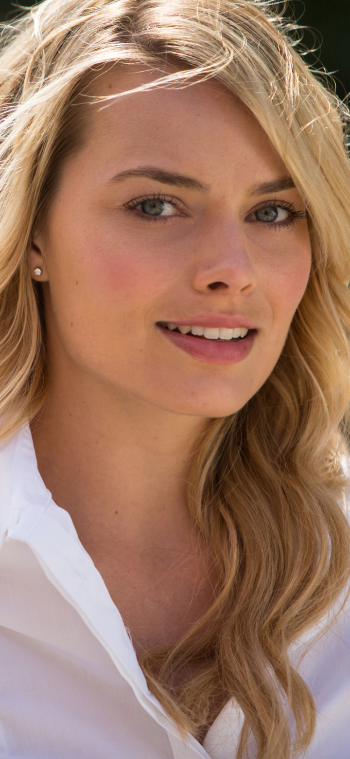 Download mobile wallpaper Blonde, Face, Celebrity, Actress, Australian, Margot Robbie for free.