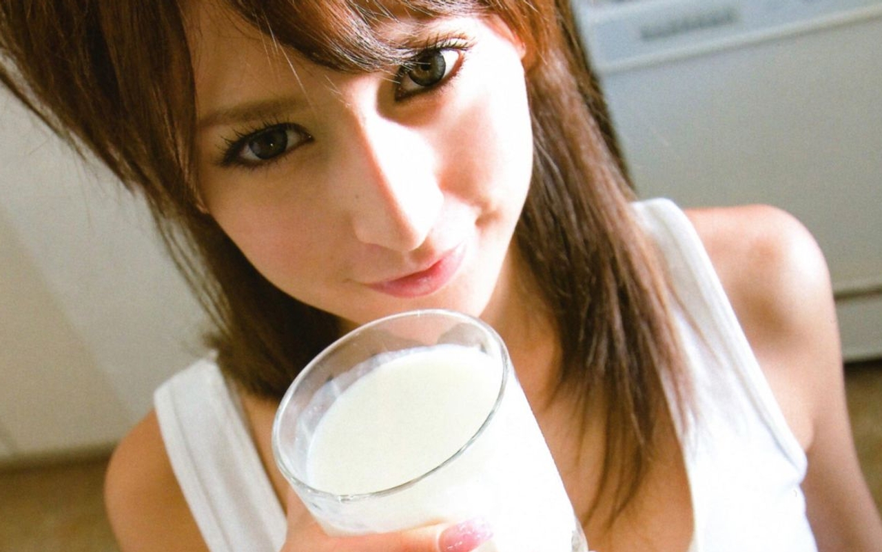 Завантажити шпалери Молоко на телефон безкоштовно