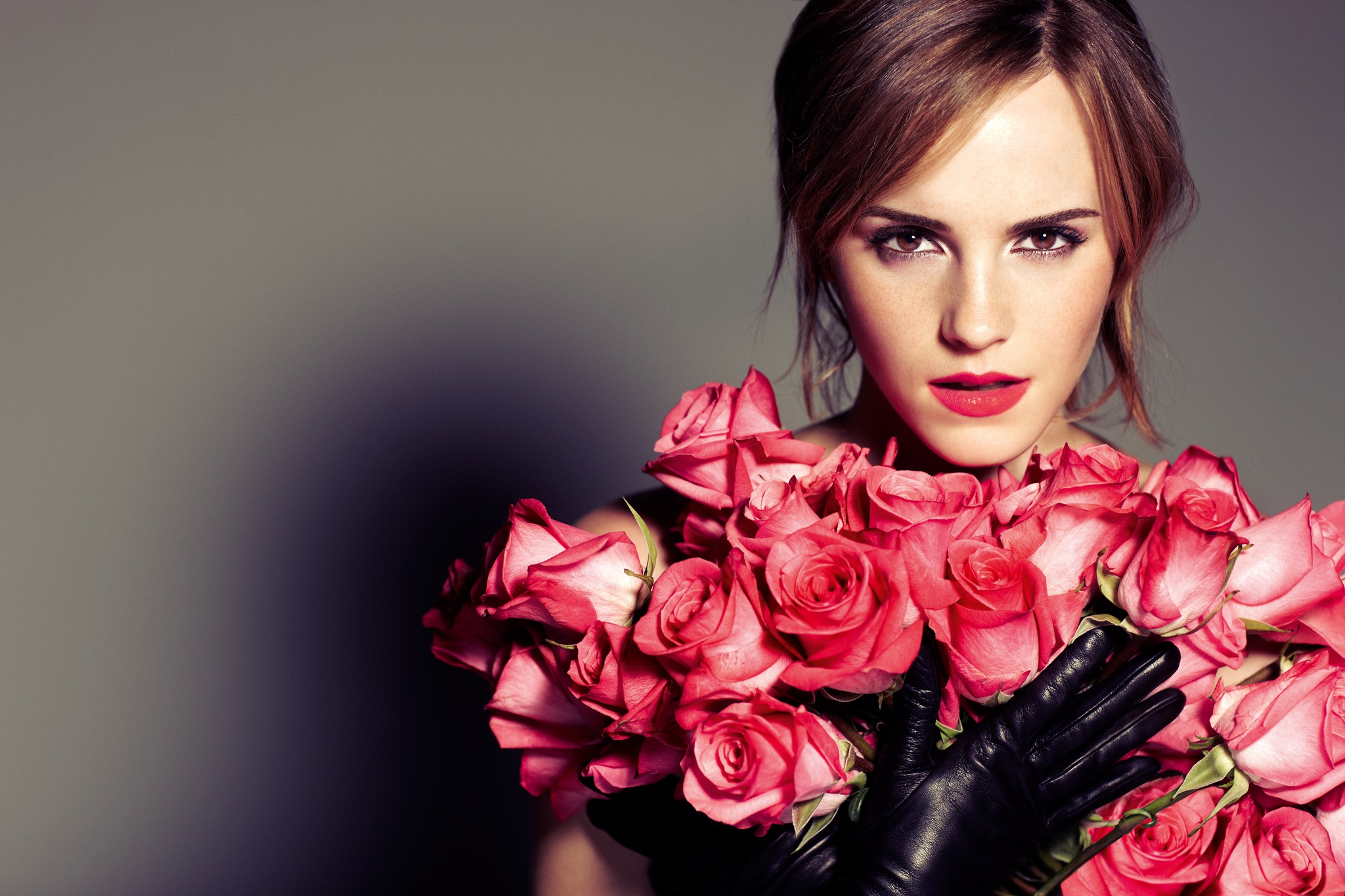 Free download wallpaper Emma Watson, Rose, English, Brunette, Celebrity, Brown Eyes, Pink Flower, Actress, Lipstick on your PC desktop