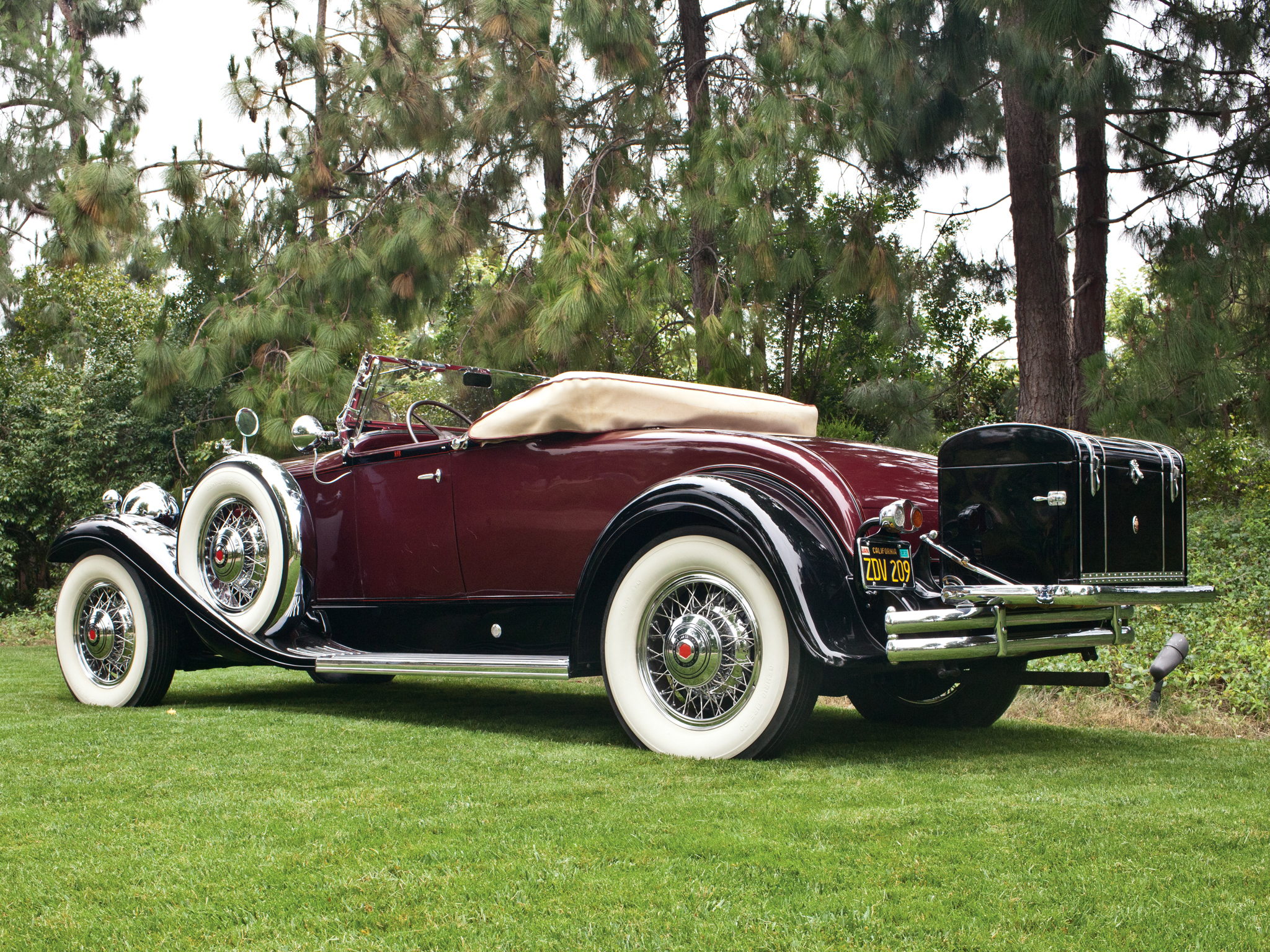 Скачать обои 1931 Packard Deluxe Eight Roadster на телефон бесплатно