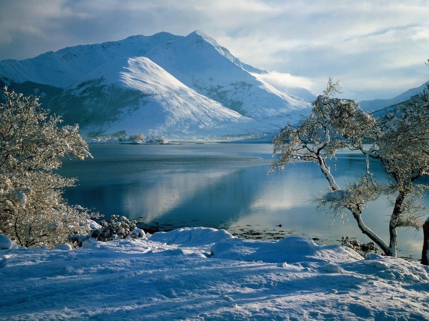 Скачать картинку Пейзаж, Зима, Природа в телефон бесплатно.