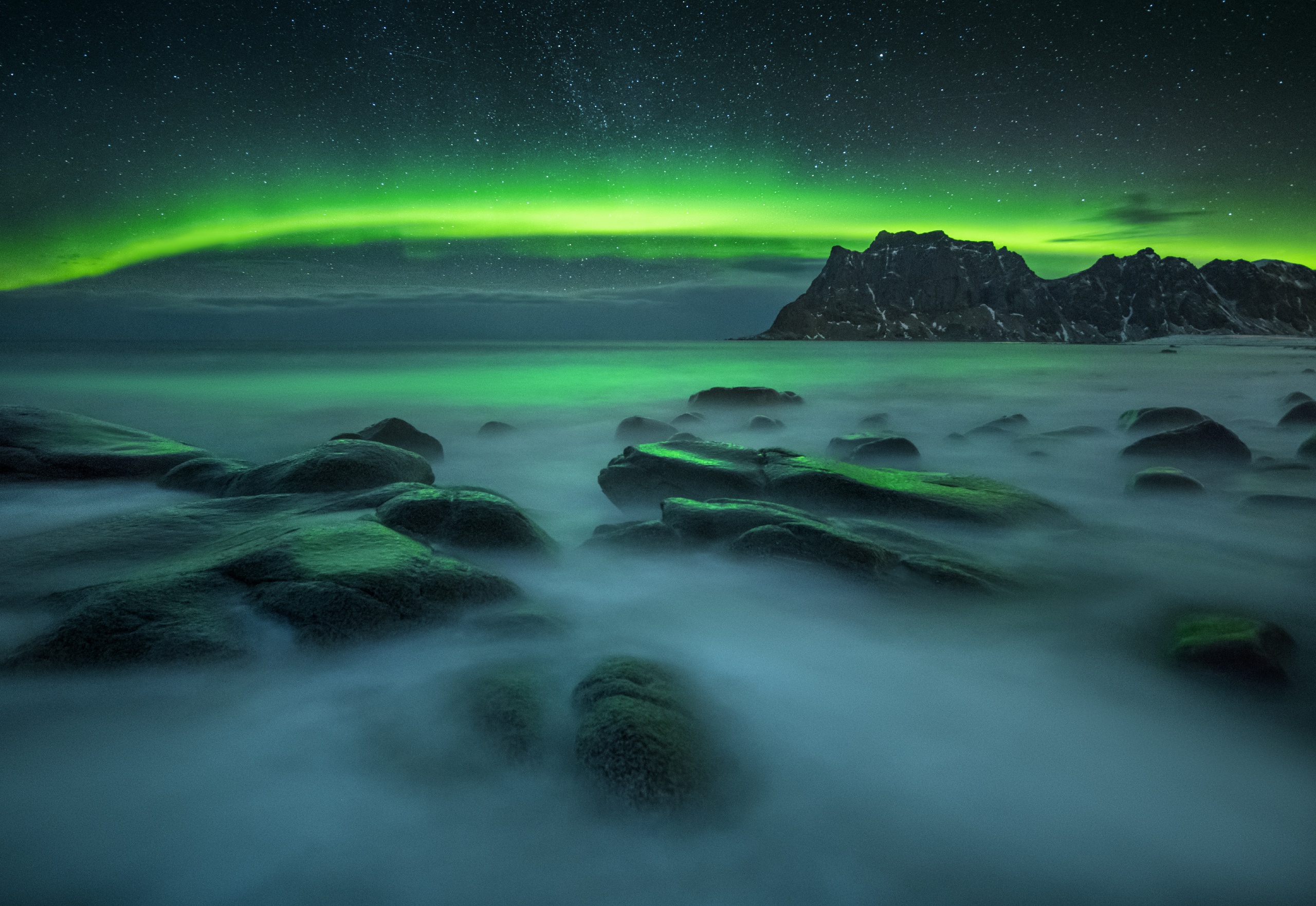 Download mobile wallpaper Nature, Sea, Horizon, Light, Starry Sky, Earth, Aurora Borealis, Norway for free.