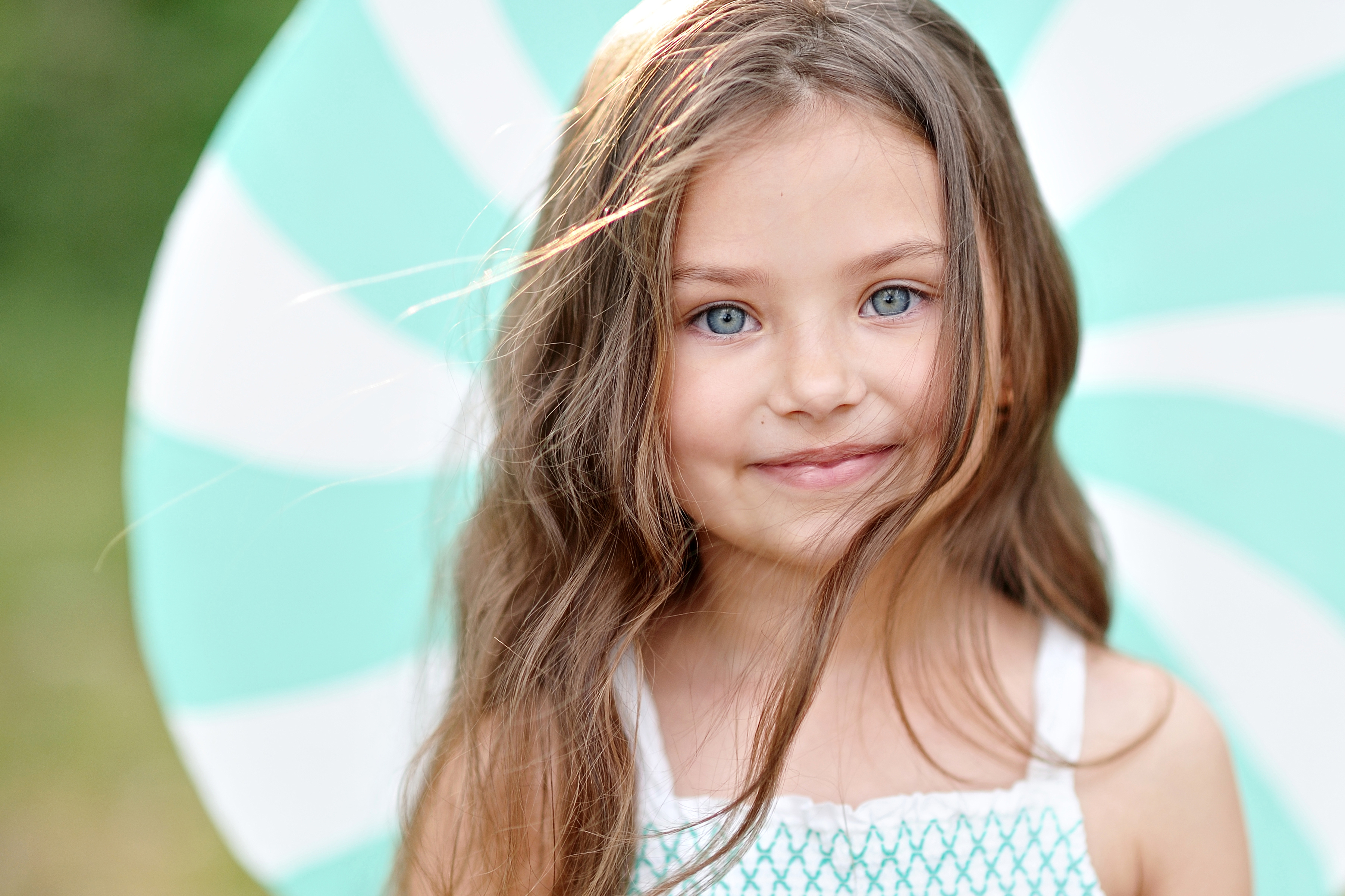 Laden Sie das Kind, Fotografie, Blaue Augen, Kleines Mädchen-Bild kostenlos auf Ihren PC-Desktop herunter