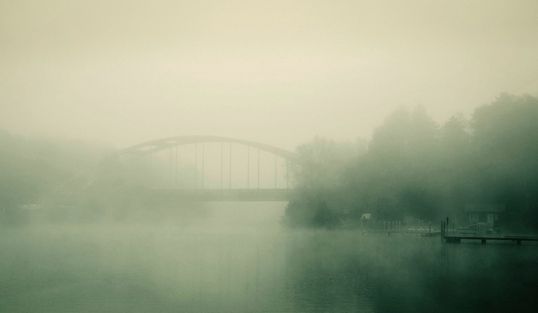 PCデスクトップに川, 橋, 橋脚, 霧, ブリッジ, コテージ, マンメイド画像を無料でダウンロード